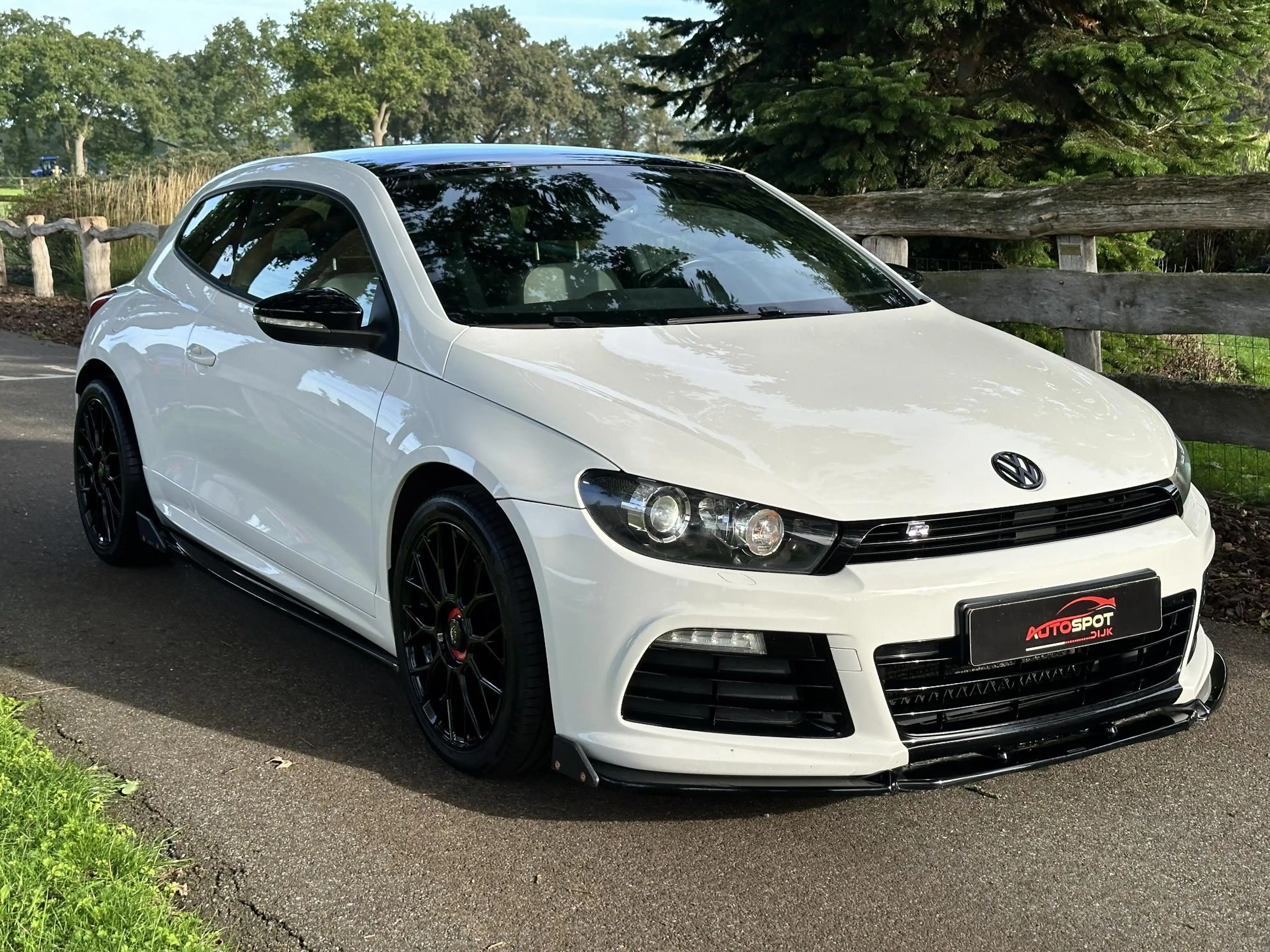 Volkswagen Scirocco 2.0 TSI R — photo 8
