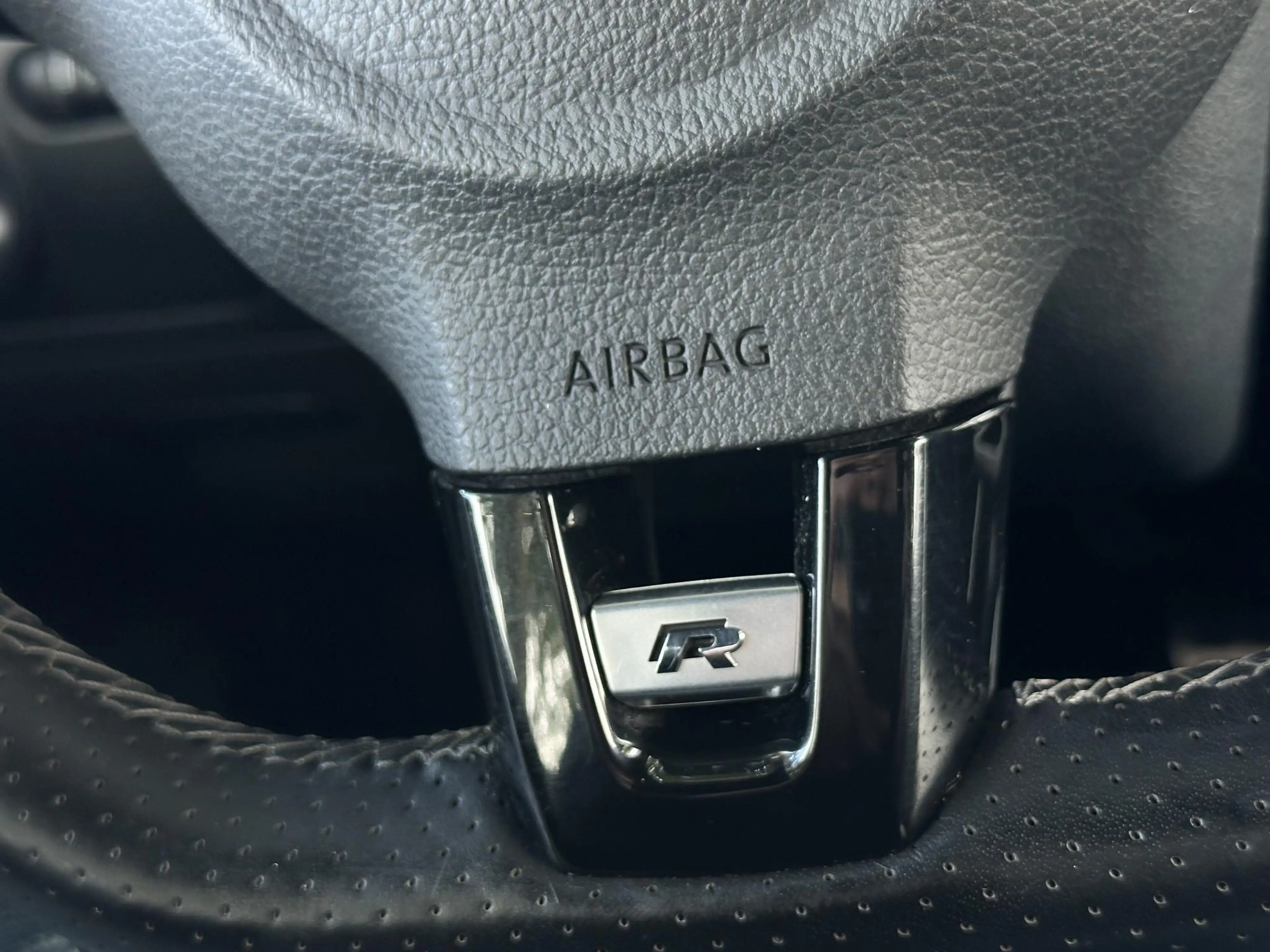 Volkswagen Scirocco 2.0 TSI R — photo 32