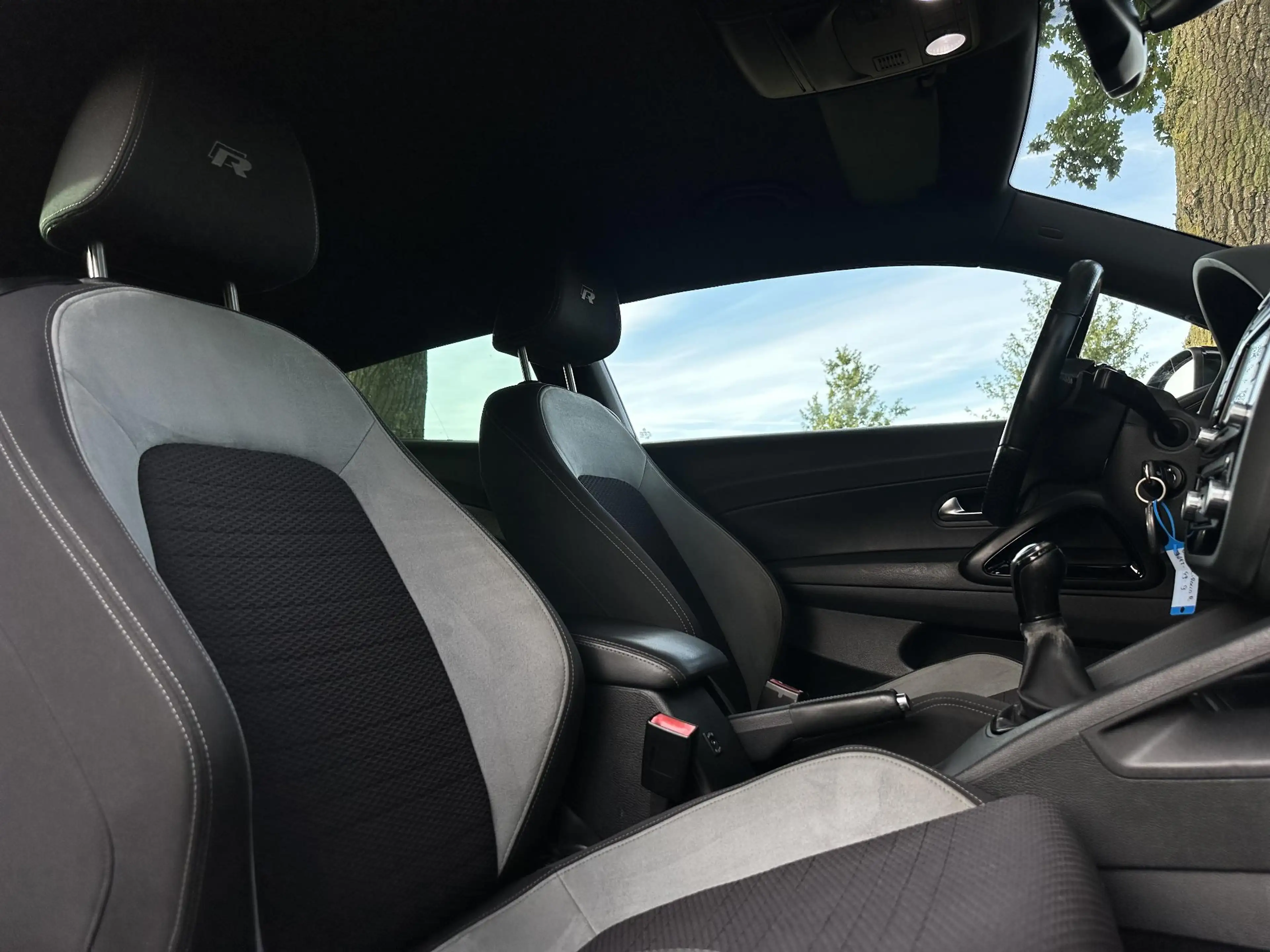 Volkswagen Scirocco 2.0 TSI R — photo 25