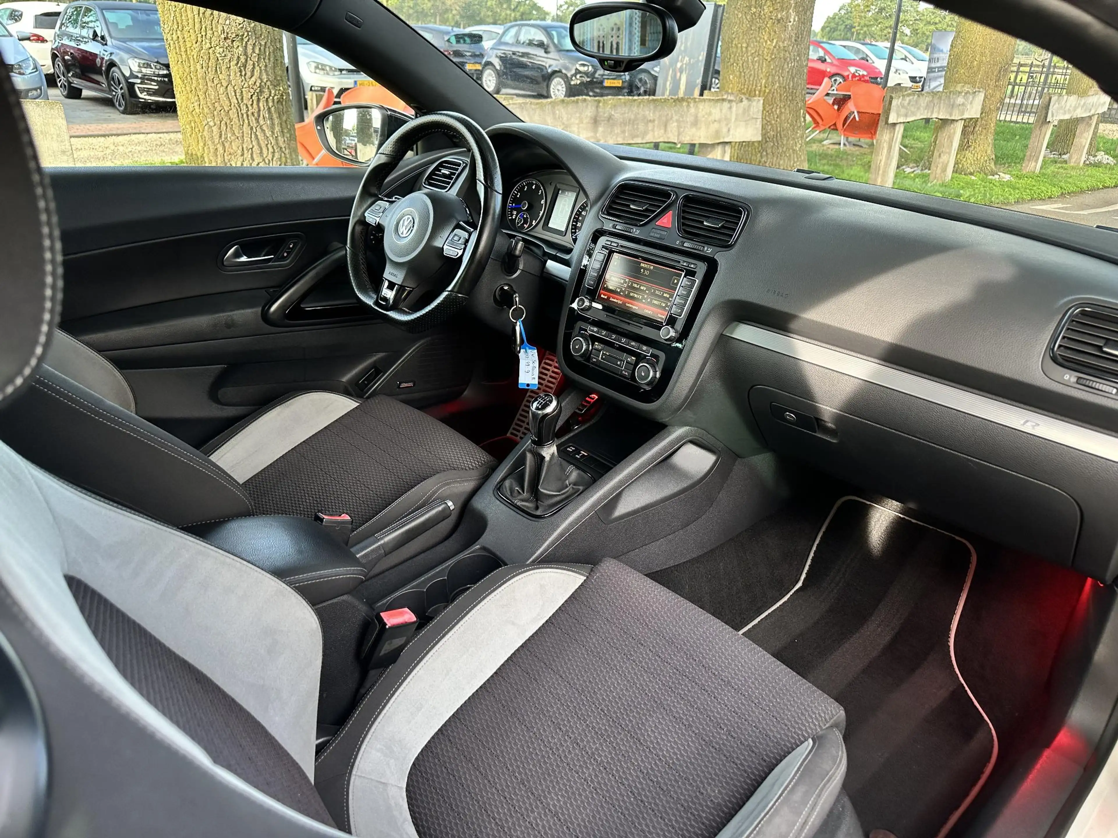 Volkswagen Scirocco 2.0 TSI R — photo 24