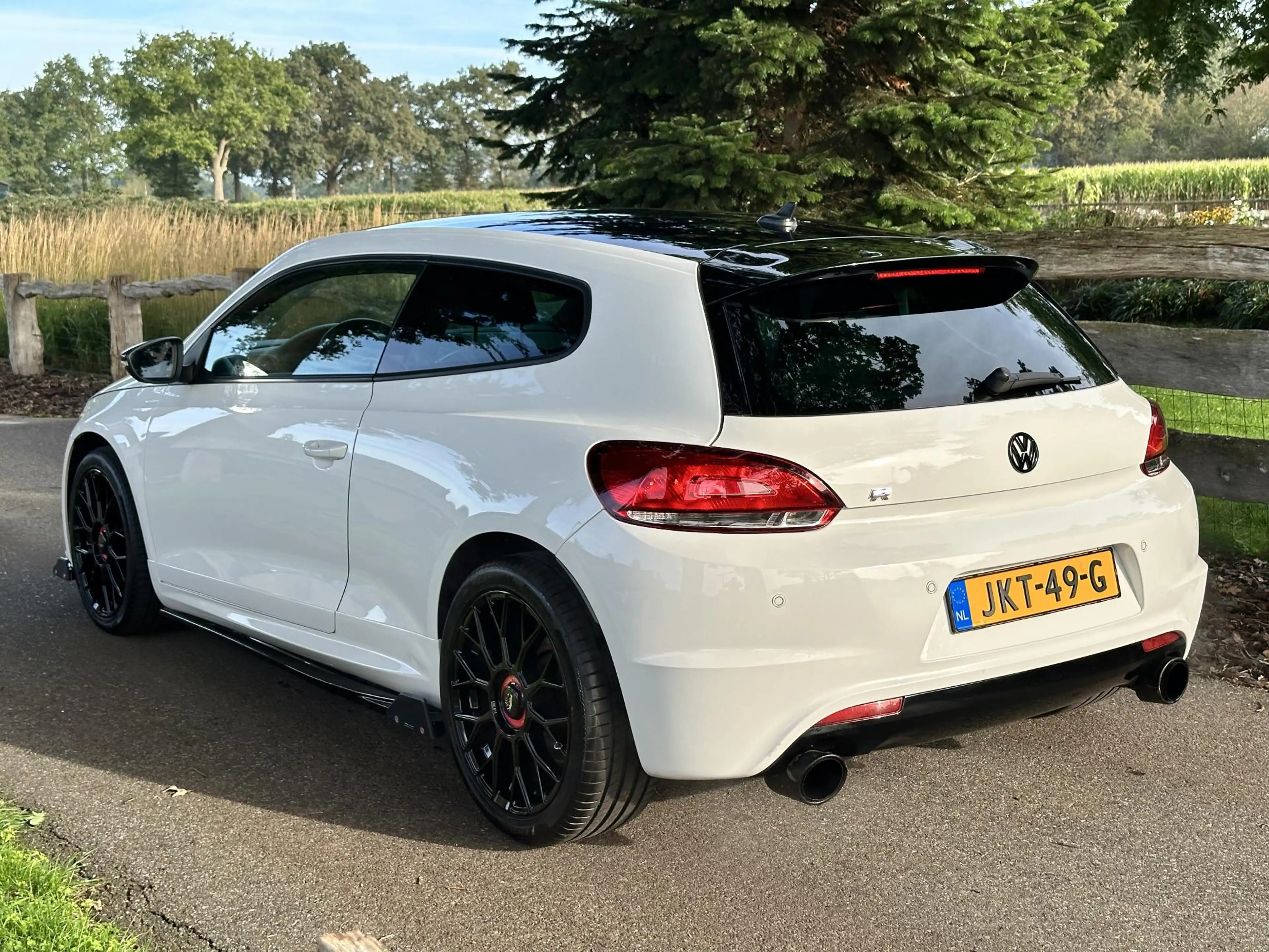Volkswagen Scirocco 2.0 TSI R — photo 14