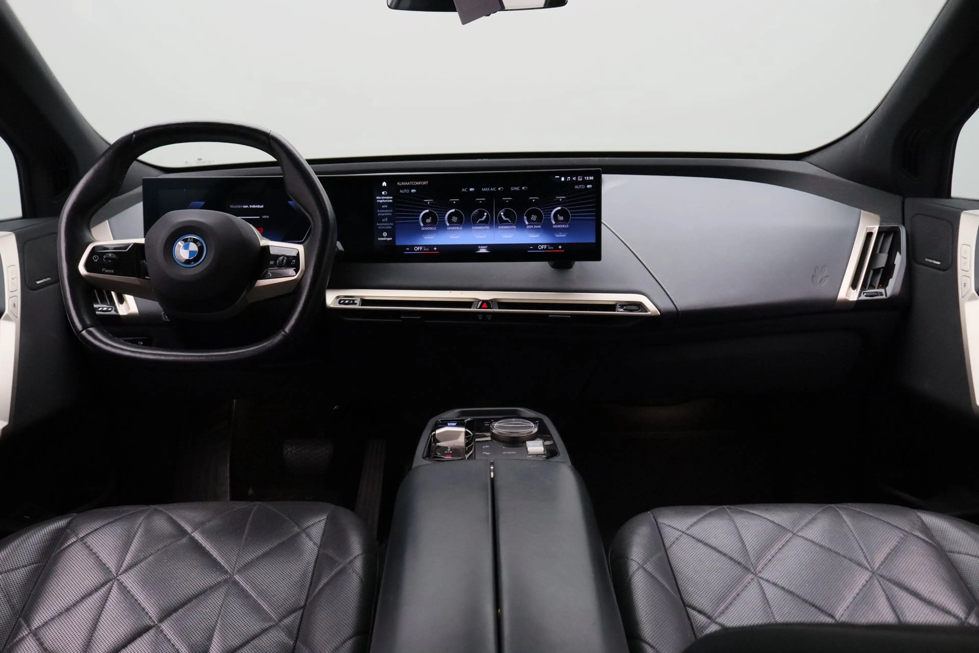 BMW iX xDrive40 High Executive 77 kWh — photo 3