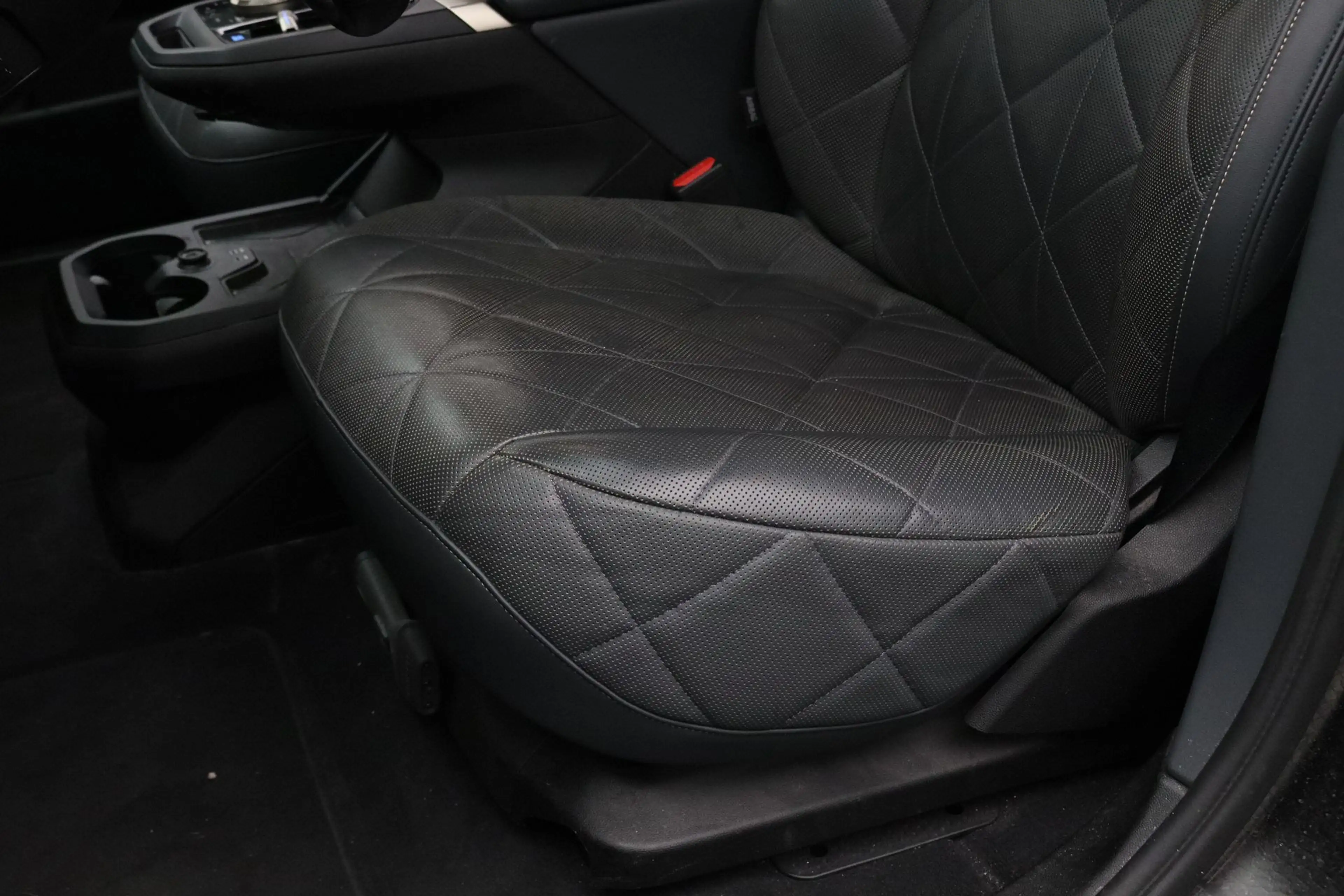 BMW iX xDrive40 High Executive 77 kWh — photo 11
