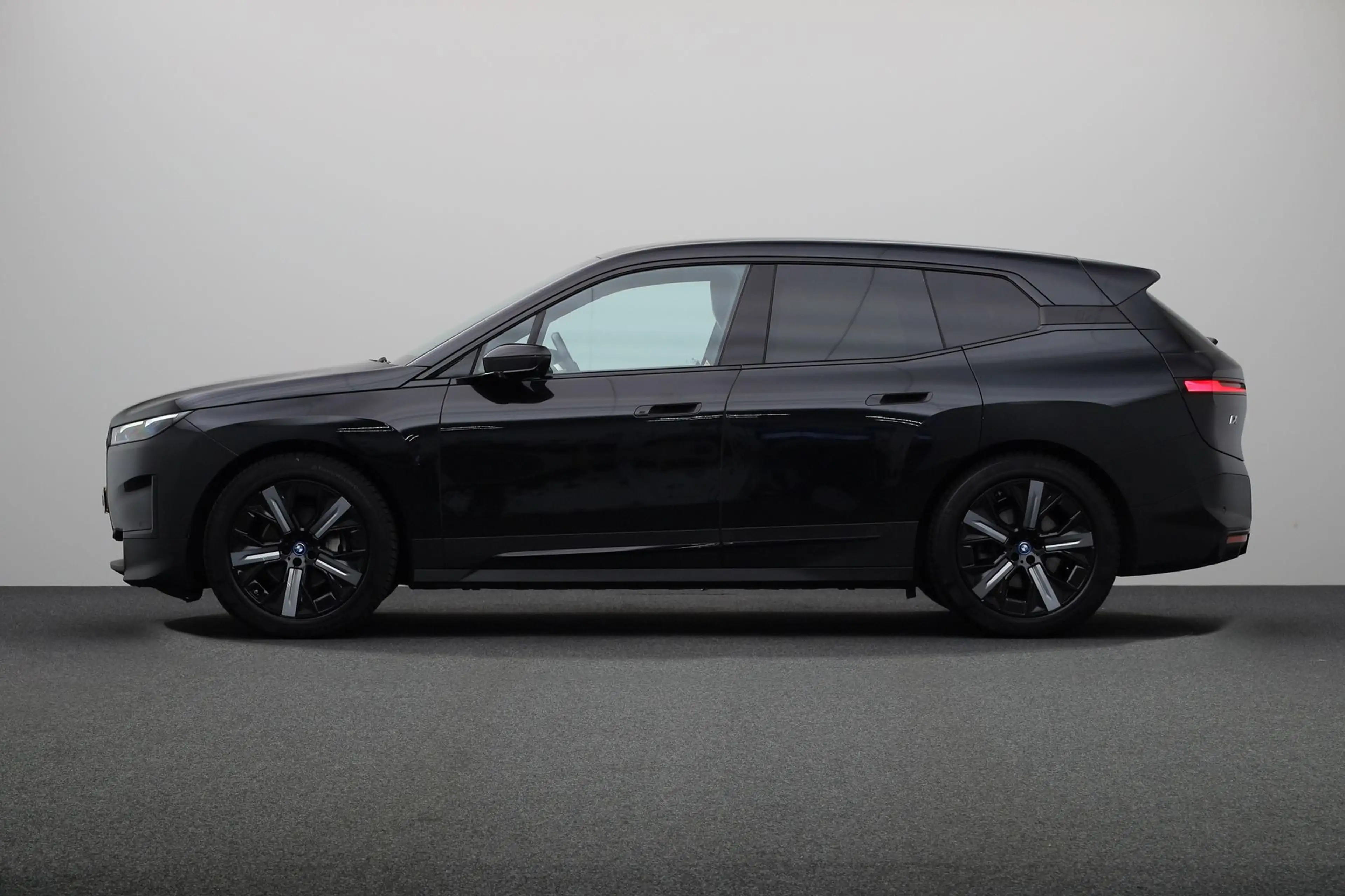 BMW iX xDrive40 High Executive 77 kWh — photo 8
