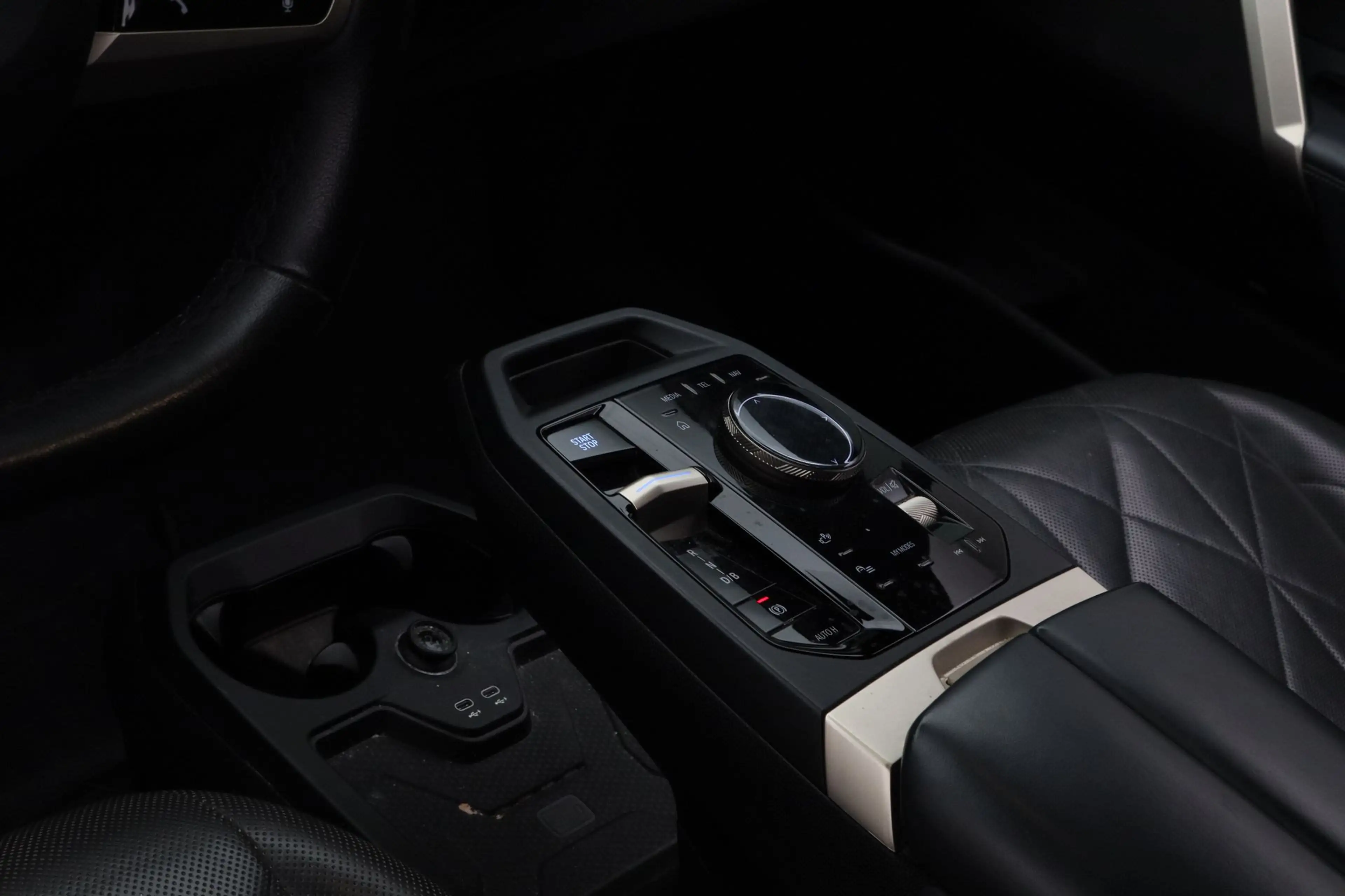 BMW iX xDrive40 High Executive 77 kWh — photo 15