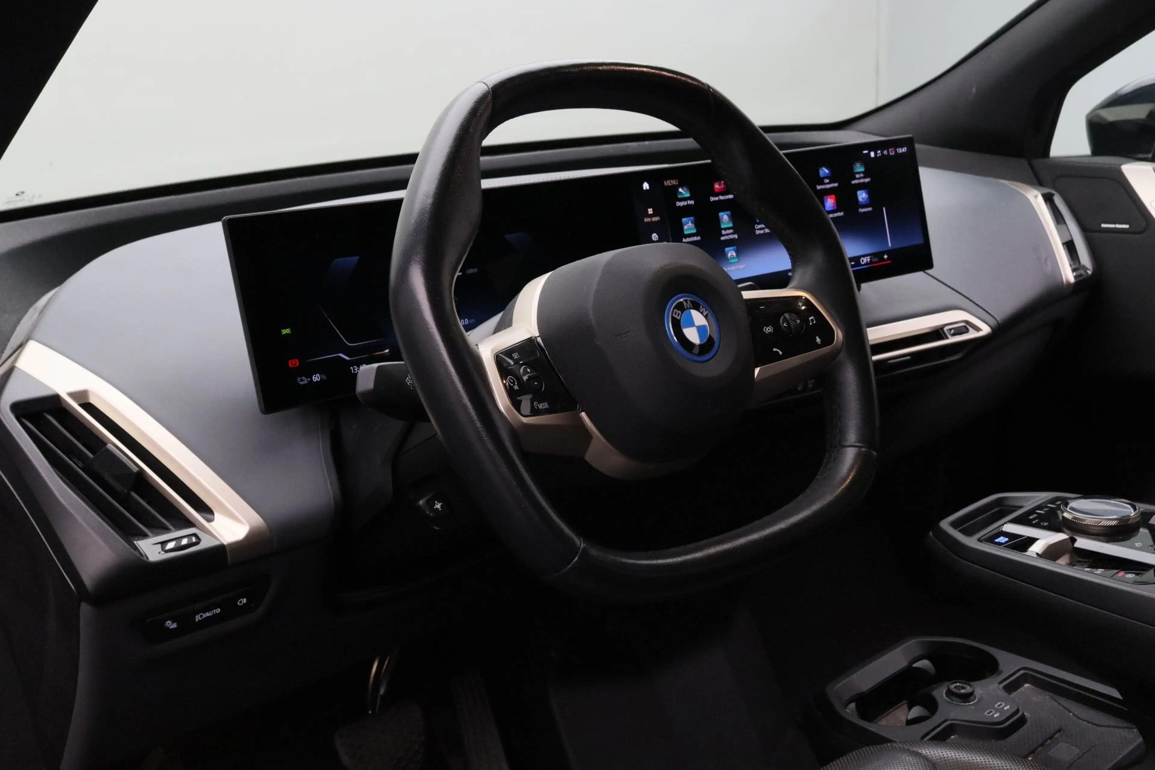 BMW iX xDrive40 High Executive 77 kWh — photo 10