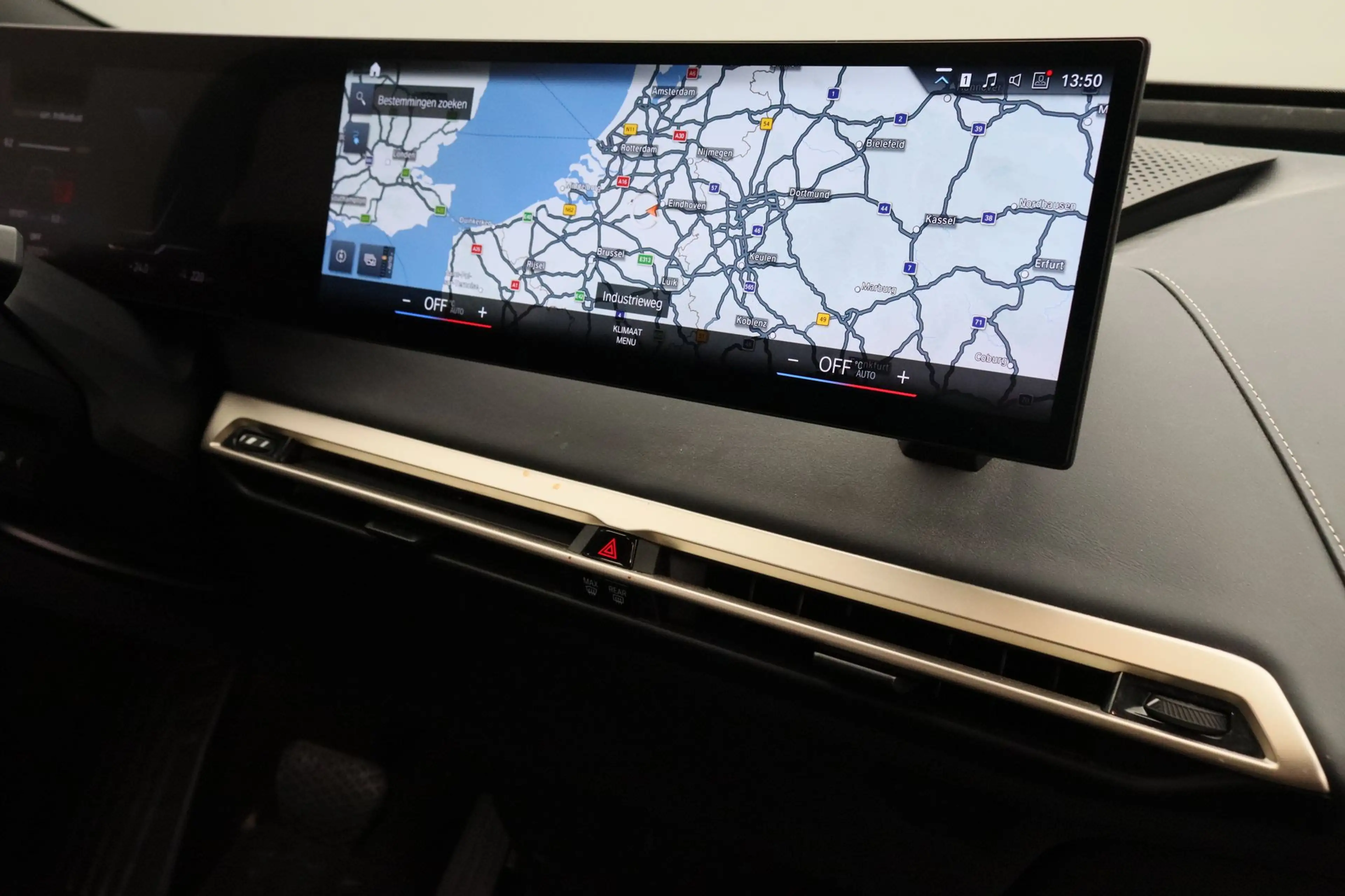 BMW iX xDrive40 High Executive 77 kWh — photo 13