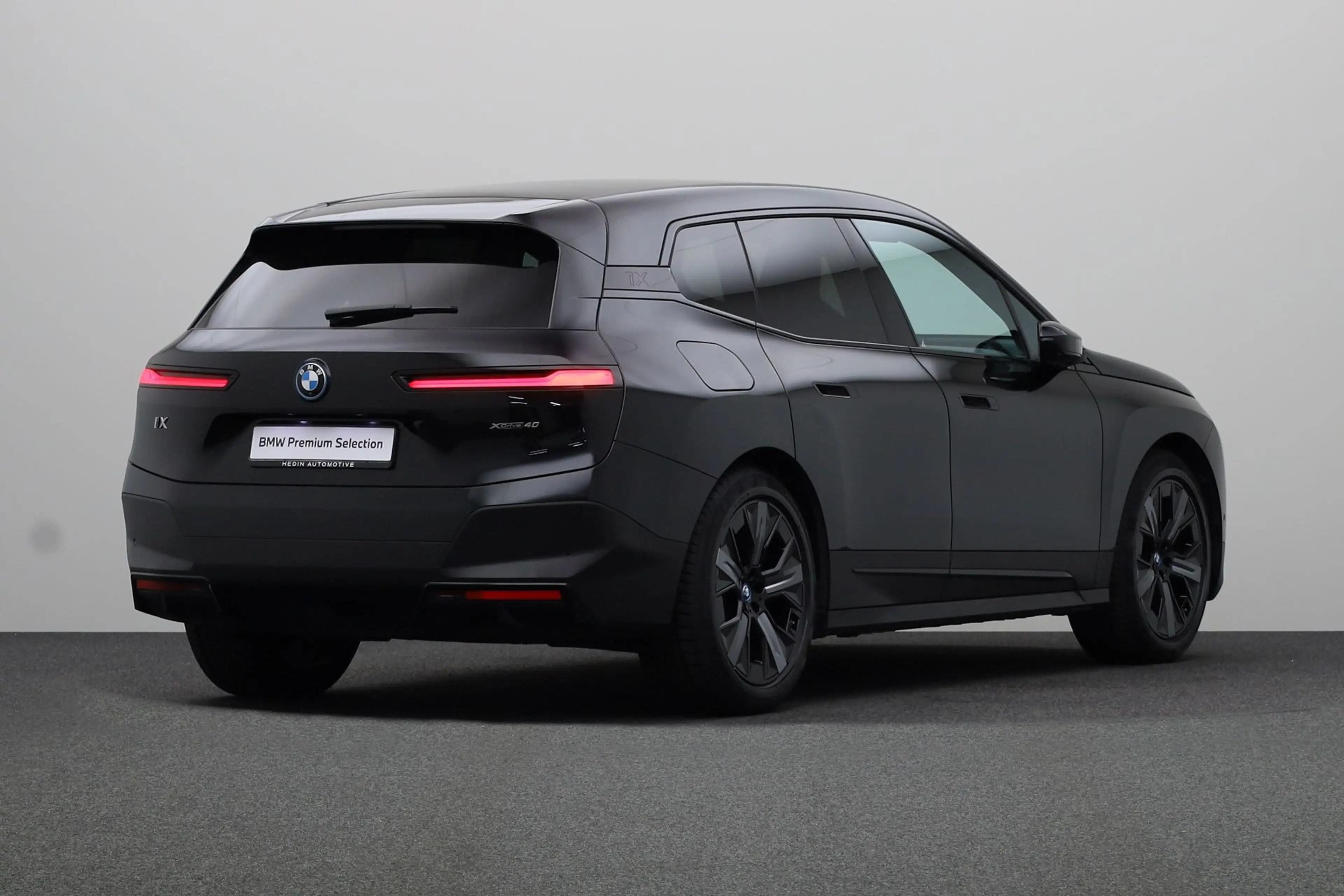 BMW iX xDrive40 High Executive 77 kWh — photo 2