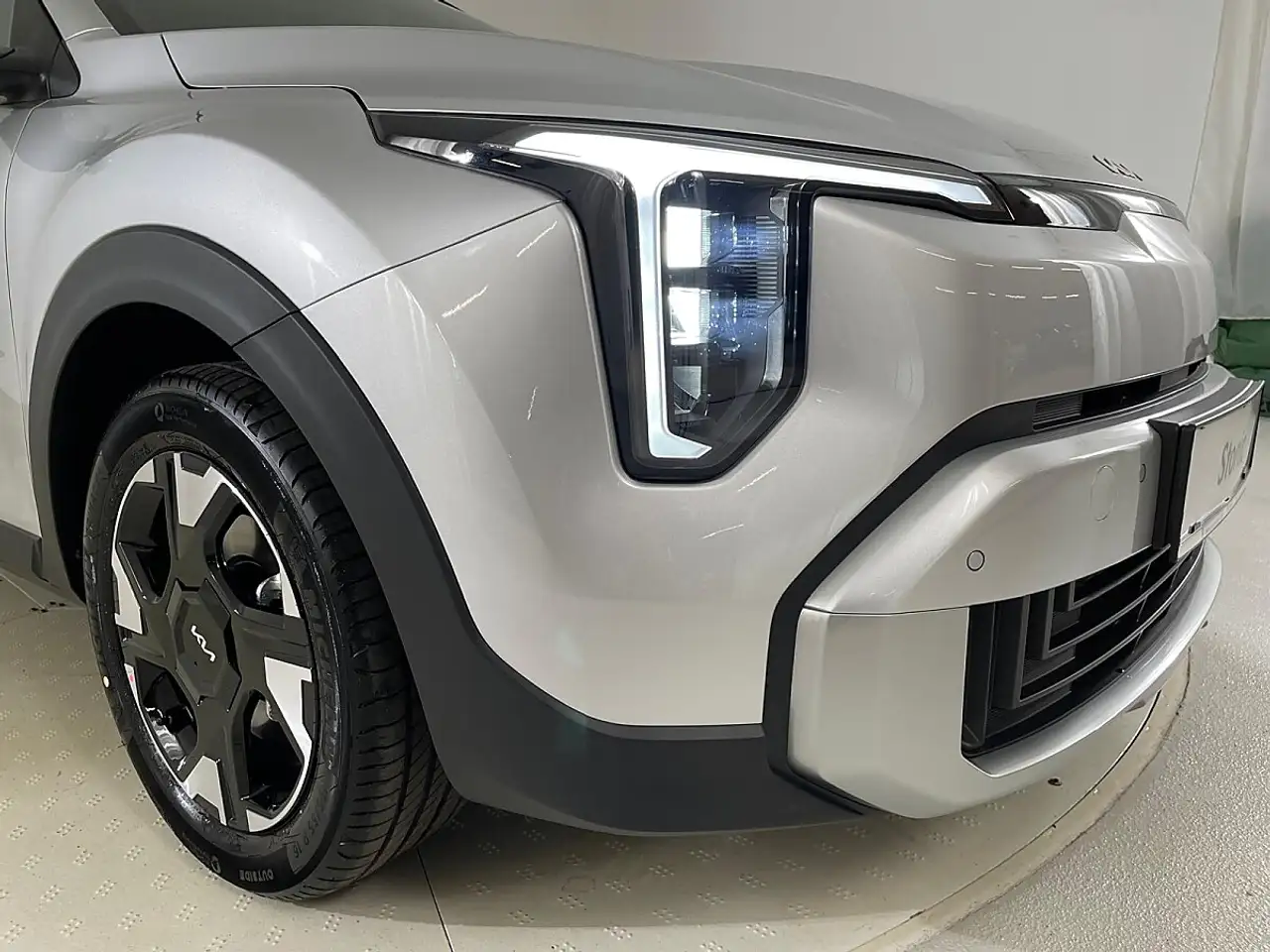 Kia Stonic 1,0 TGDI GPF ISG Silber/MT6/100/MY26|Stahl W22 8