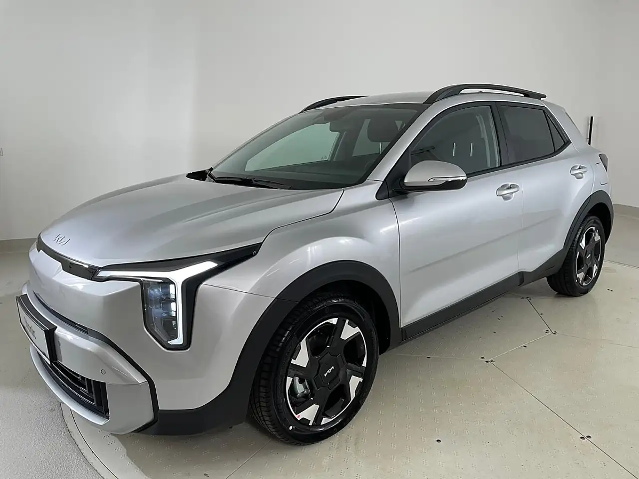 Kia Stonic 1,0 TGDI GPF ISG Silber/MT6/100/MY26|Stahl W22 5