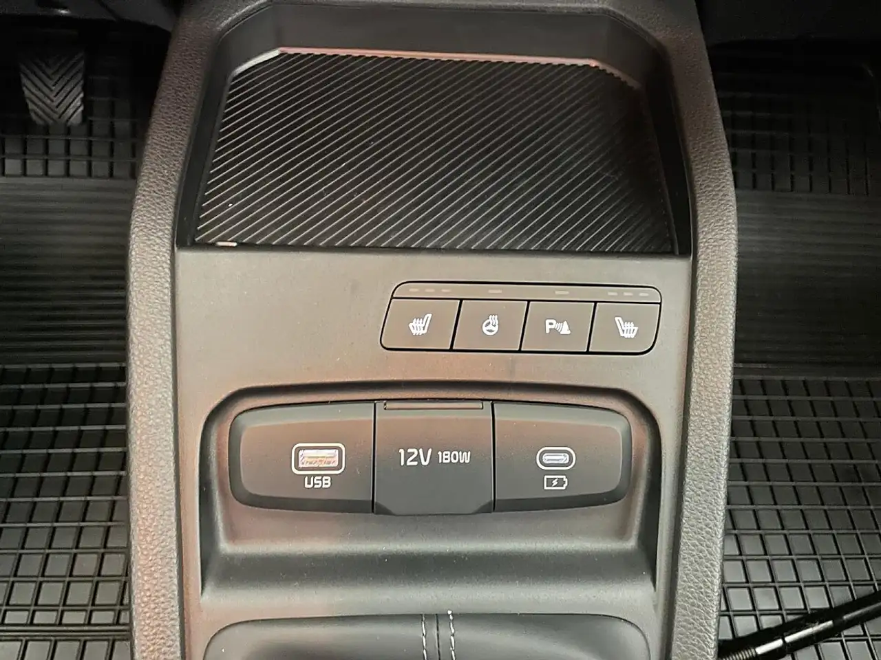 Kia Stonic 1,0 TGDI GPF ISG Silber/MT6/100/MY26|Stahl W22 15
