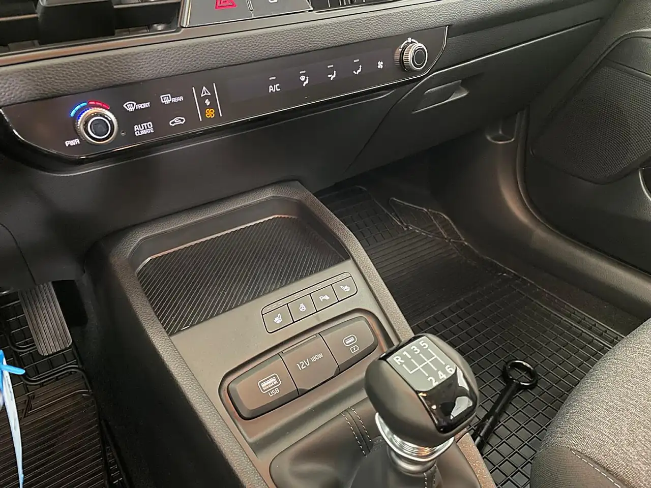 Kia Stonic 1,0 TGDI GPF ISG Silber/MT6/100/MY26|Stahl W22 21