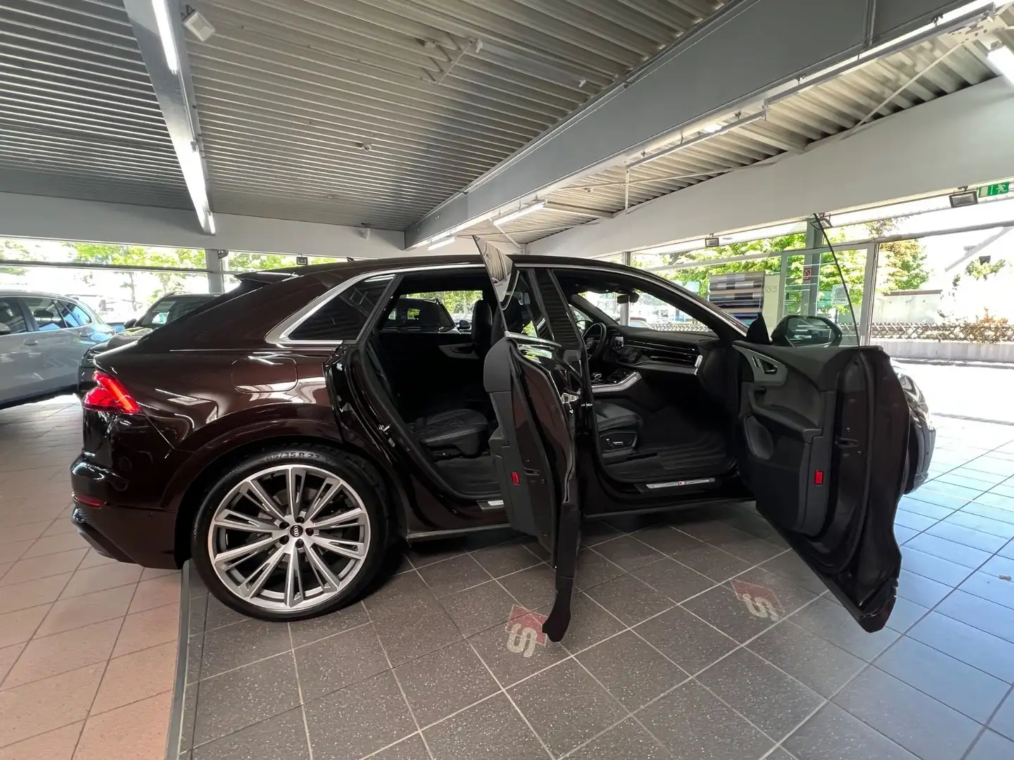 Audi Q8 50 TDI quattro 3x S Line UPE 119.717,00 EUR Braun - 2