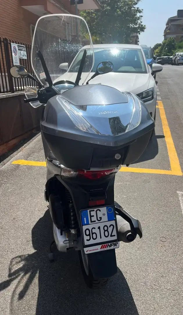 Honda SH 150i - 1
