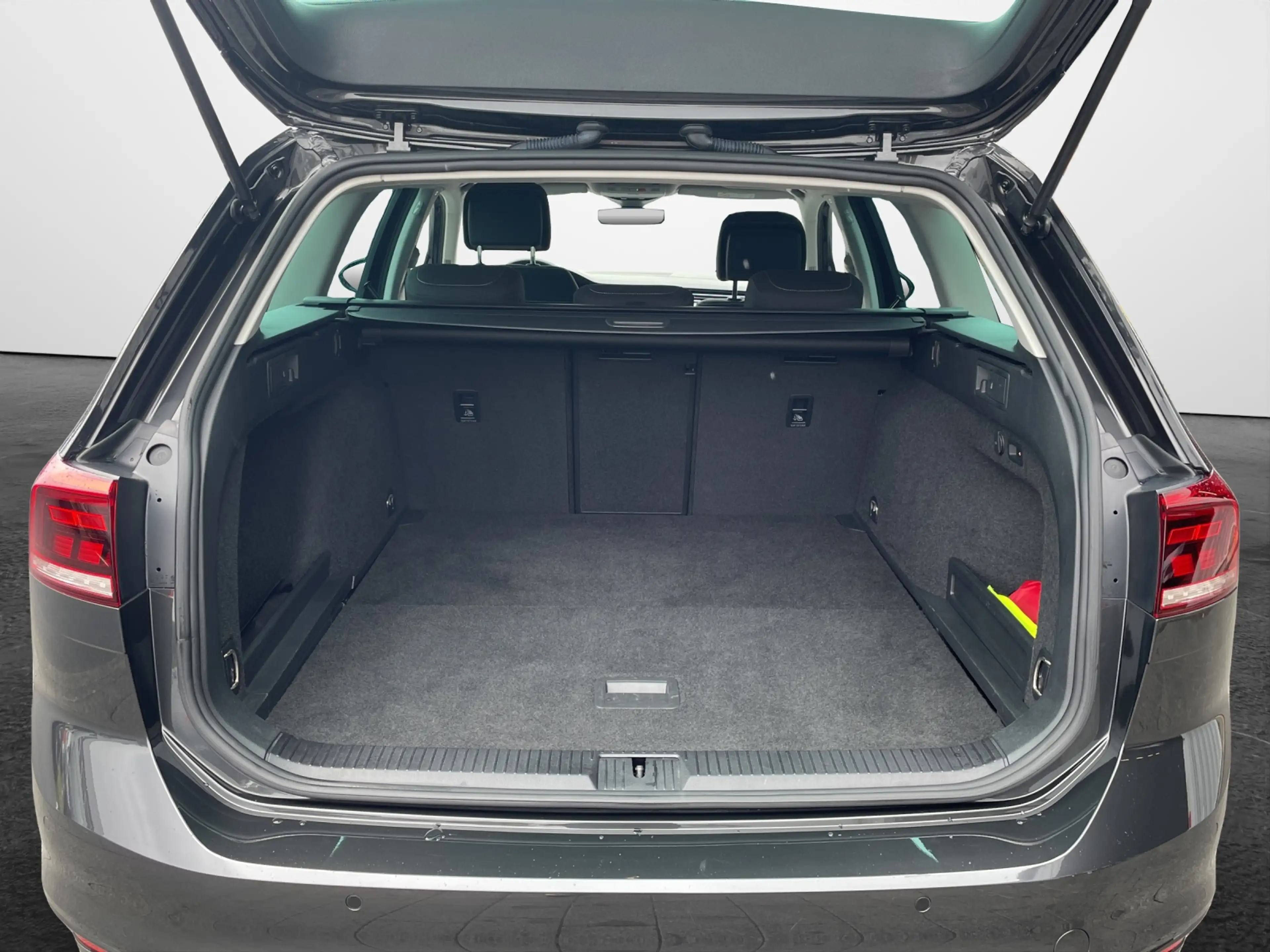 Volkswagen Passat Variant Passat Variant 2.0 TDI DSG Business — photo 12