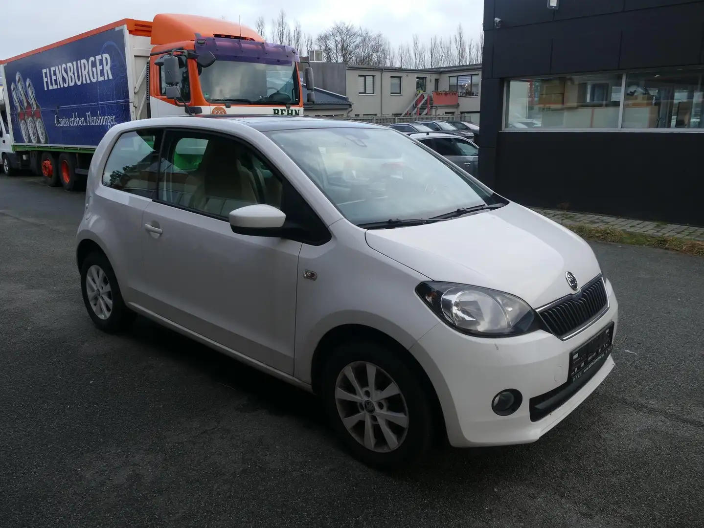 Skoda Citigo 1.0 MPI Automatik Klima Panorama Einparkhilfe Navi Weiß - 2