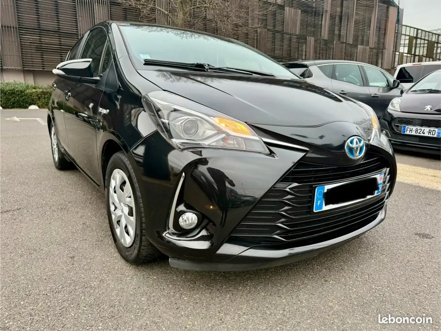 Toyota Yaris hybride 100h france business-1 ere main Noir - 1
