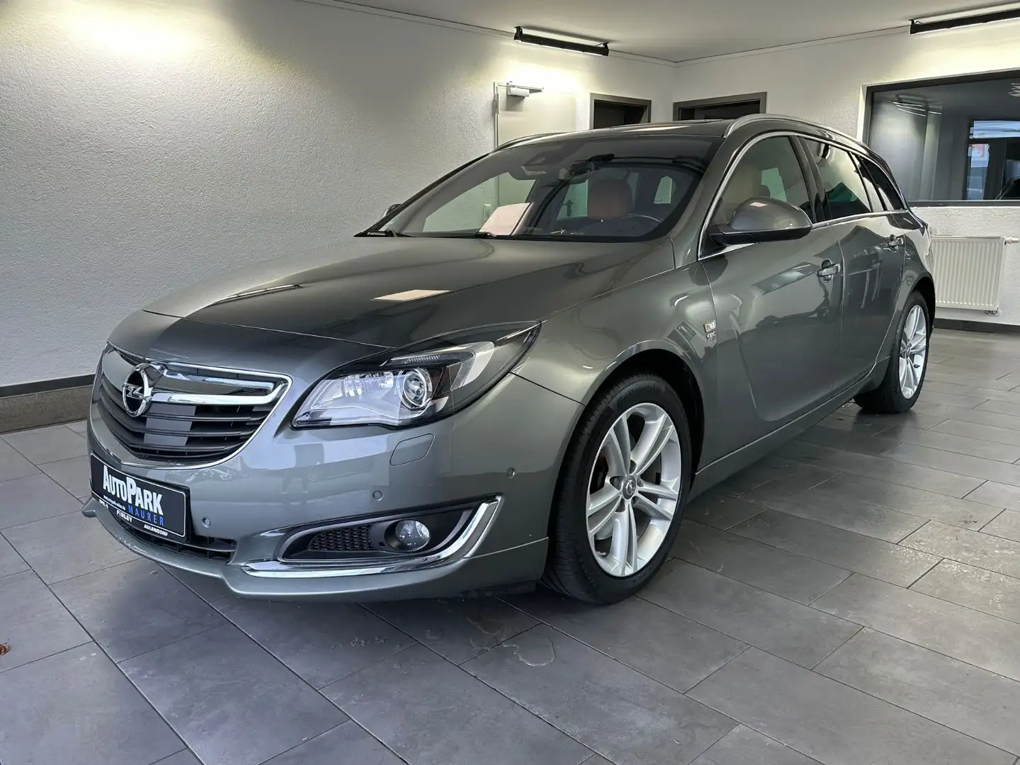 Opel Insignia A Sports Tourer Innovation 4x4 Grau - 2