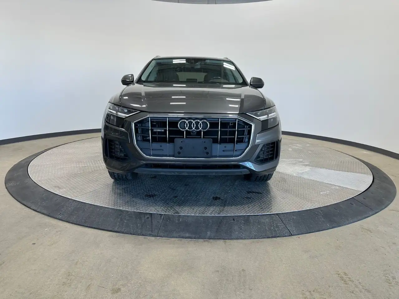 Audi Q8 снимка Audi Q8