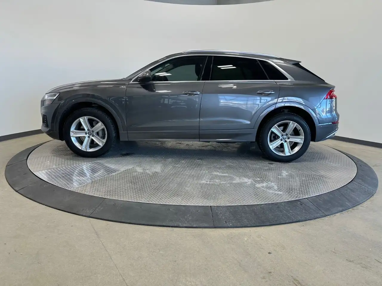 Audi Q8 снимка Audi Q8