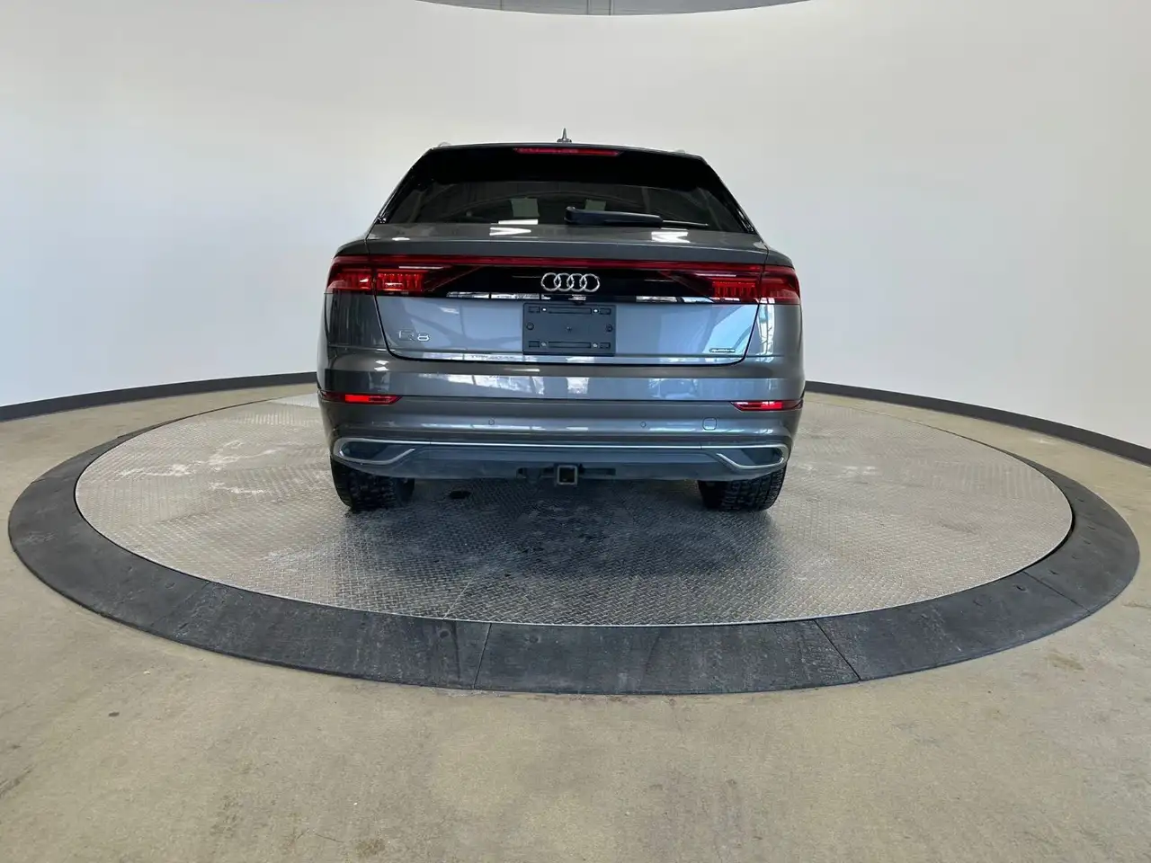 Audi Q8 снимка Audi Q8