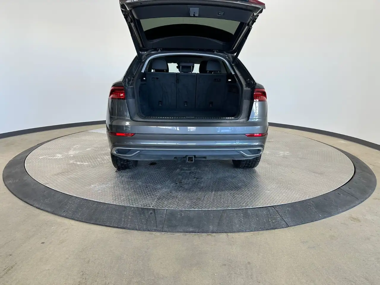 Audi Q8 снимка Audi Q8