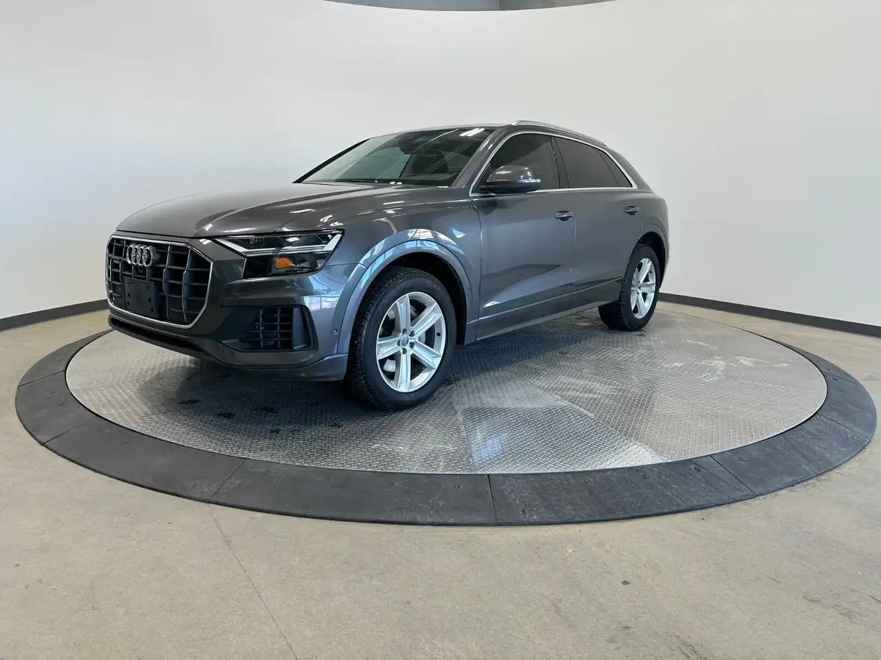 Audi Q8 снимка Audi Q8