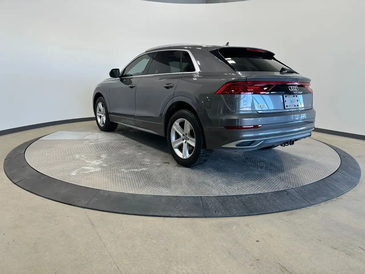 Audi Q8 снимка Audi Q8