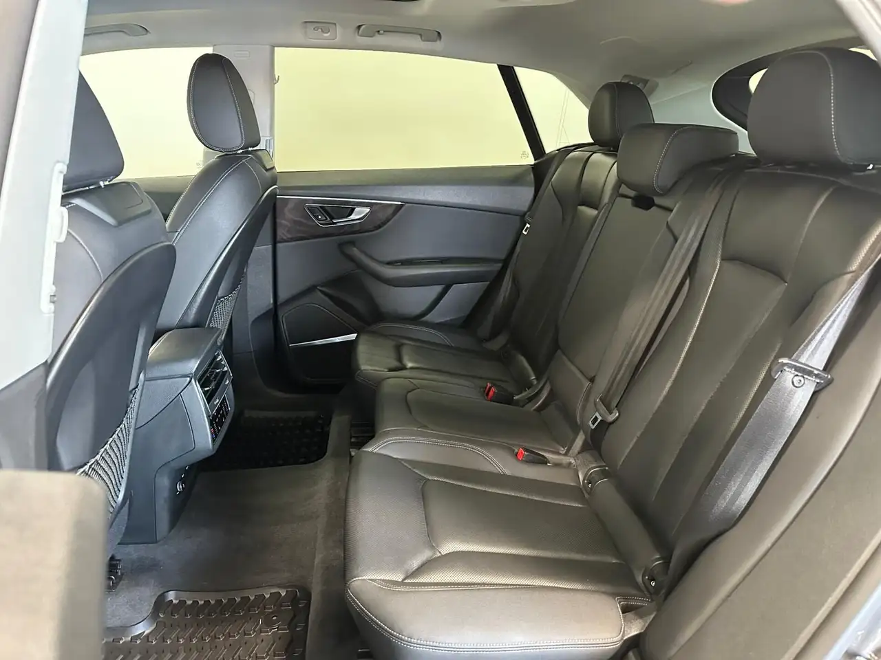 Audi Q8 снимка Audi Q8