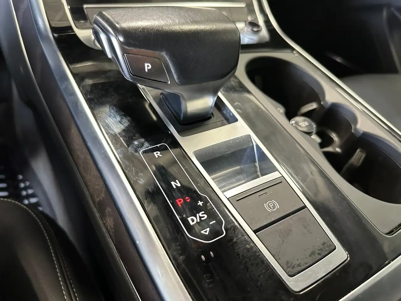 Audi Q8 снимка Audi Q8