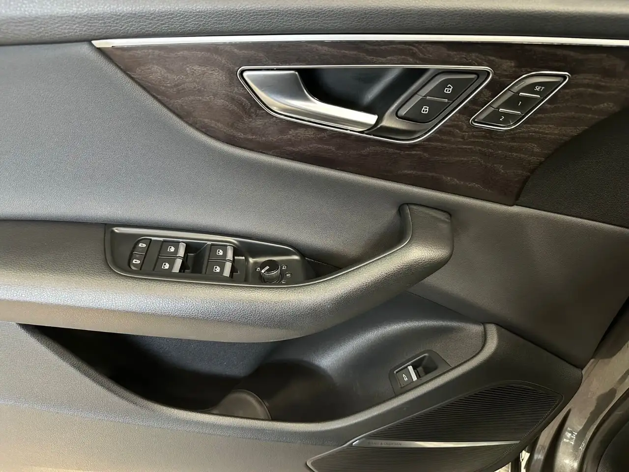 Audi Q8 снимка Audi Q8