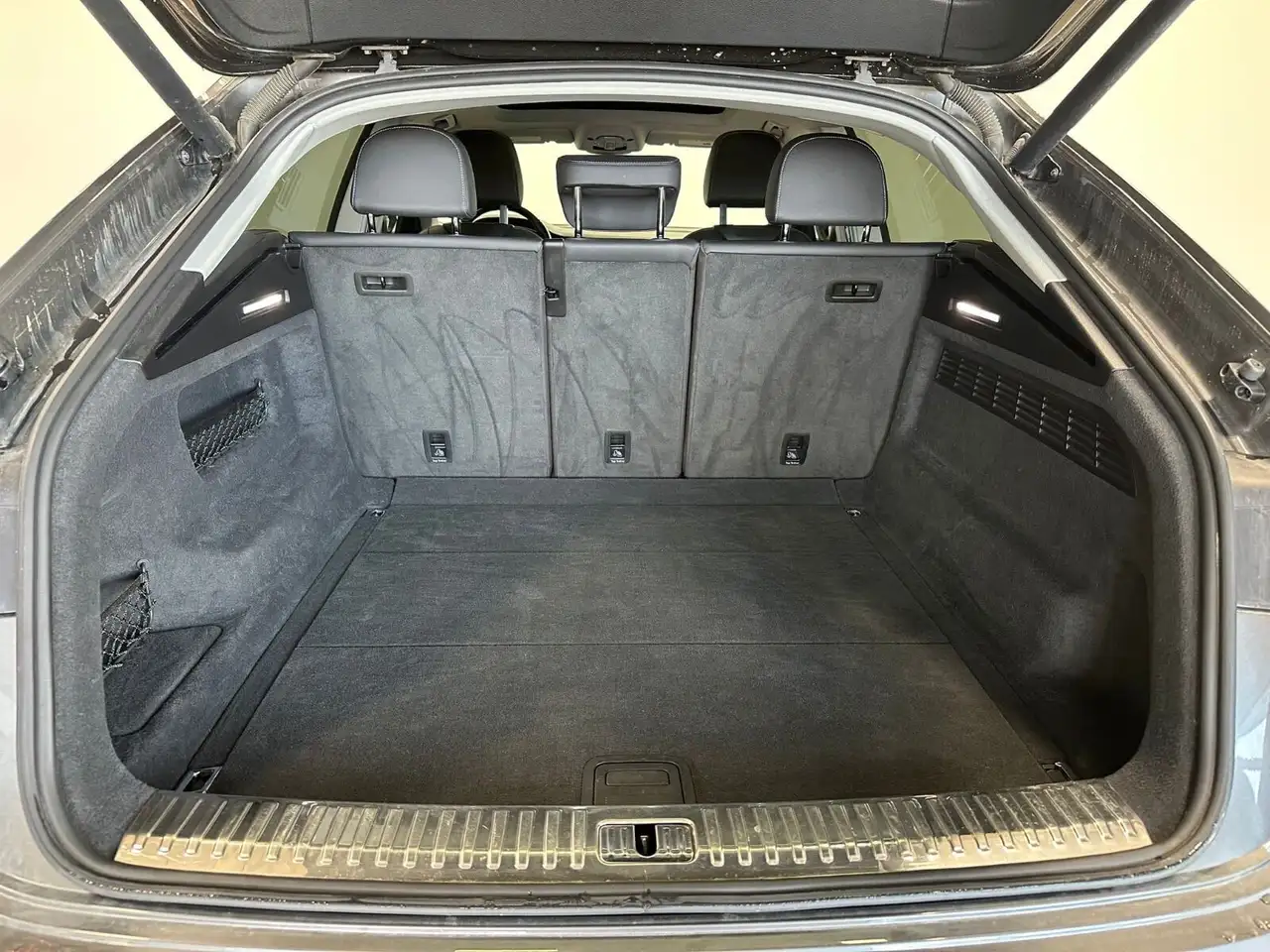 Audi Q8 снимка Audi Q8