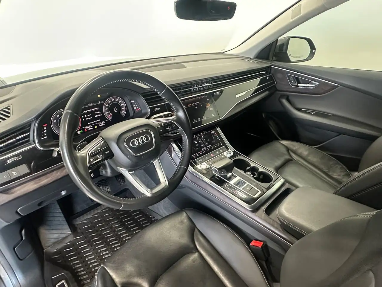 Audi Q8 снимка Audi Q8