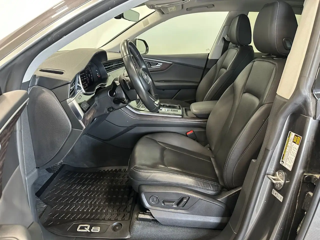 Audi Q8 снимка Audi Q8