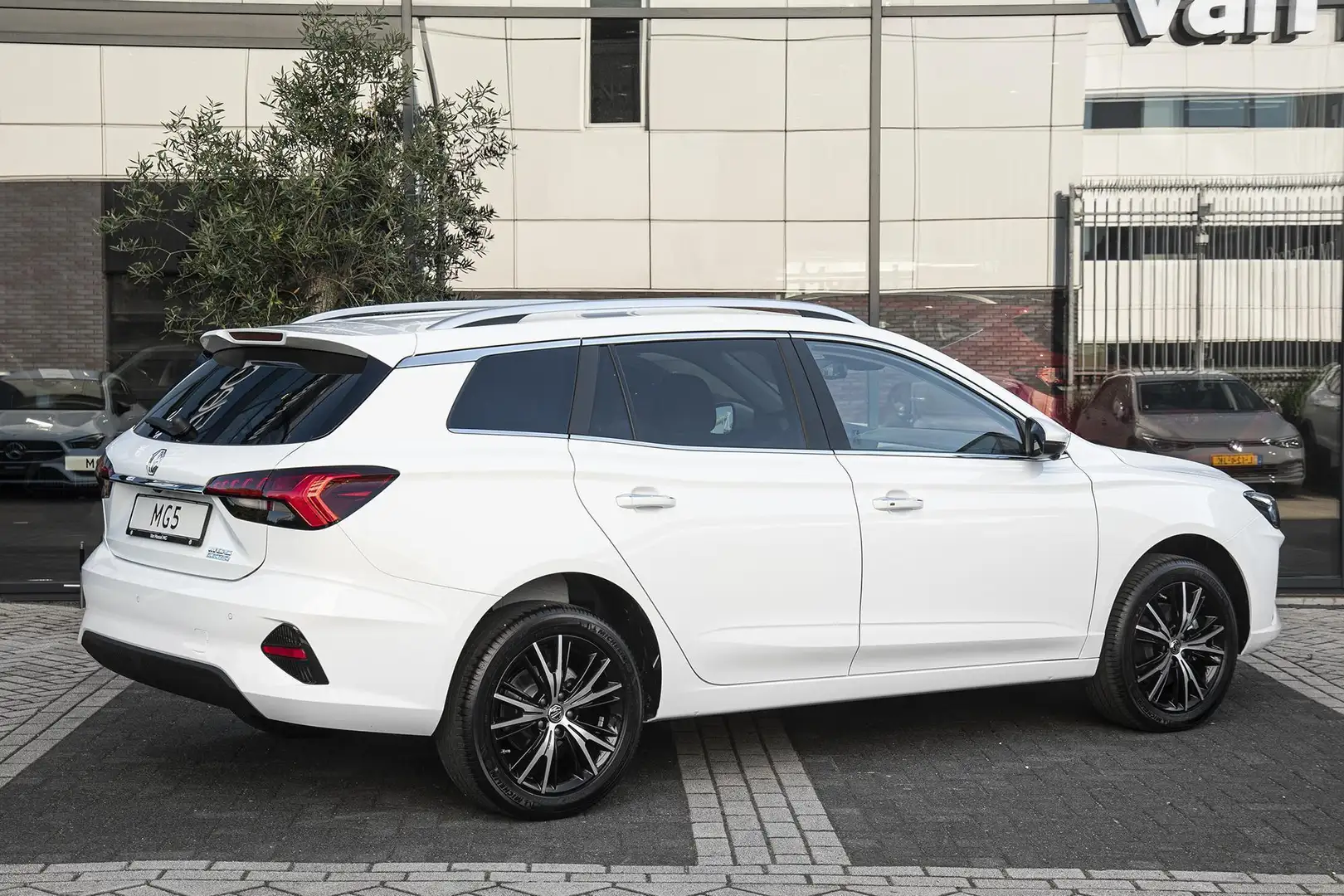 MG MG5 Electric Long Range Luxury 61 kWh | Afneembare Tre Wit - 2