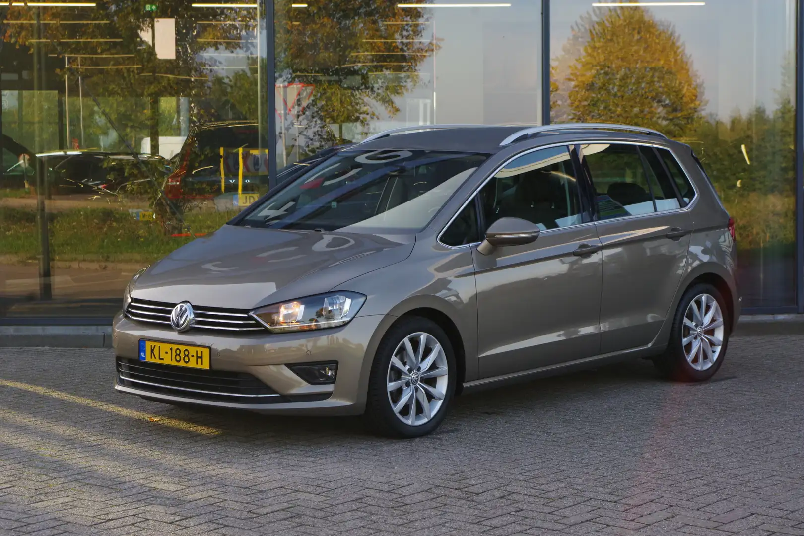 Volkswagen Golf Sportsvan 1.2 TSI 110 PK Connected Series, Climate Control, Gris - 1