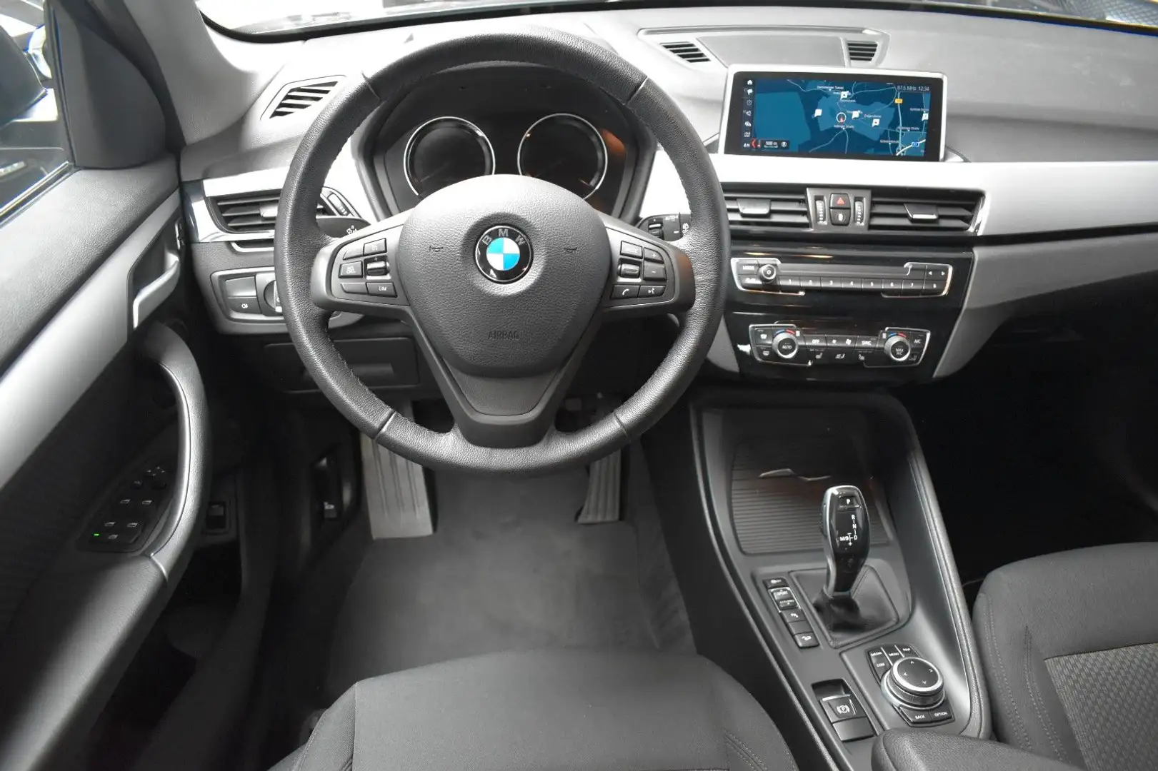 BMW X1 xDrive 20 d Advantage*NAVI*HIFI*LED*SHZ*ALU* Gris - 2