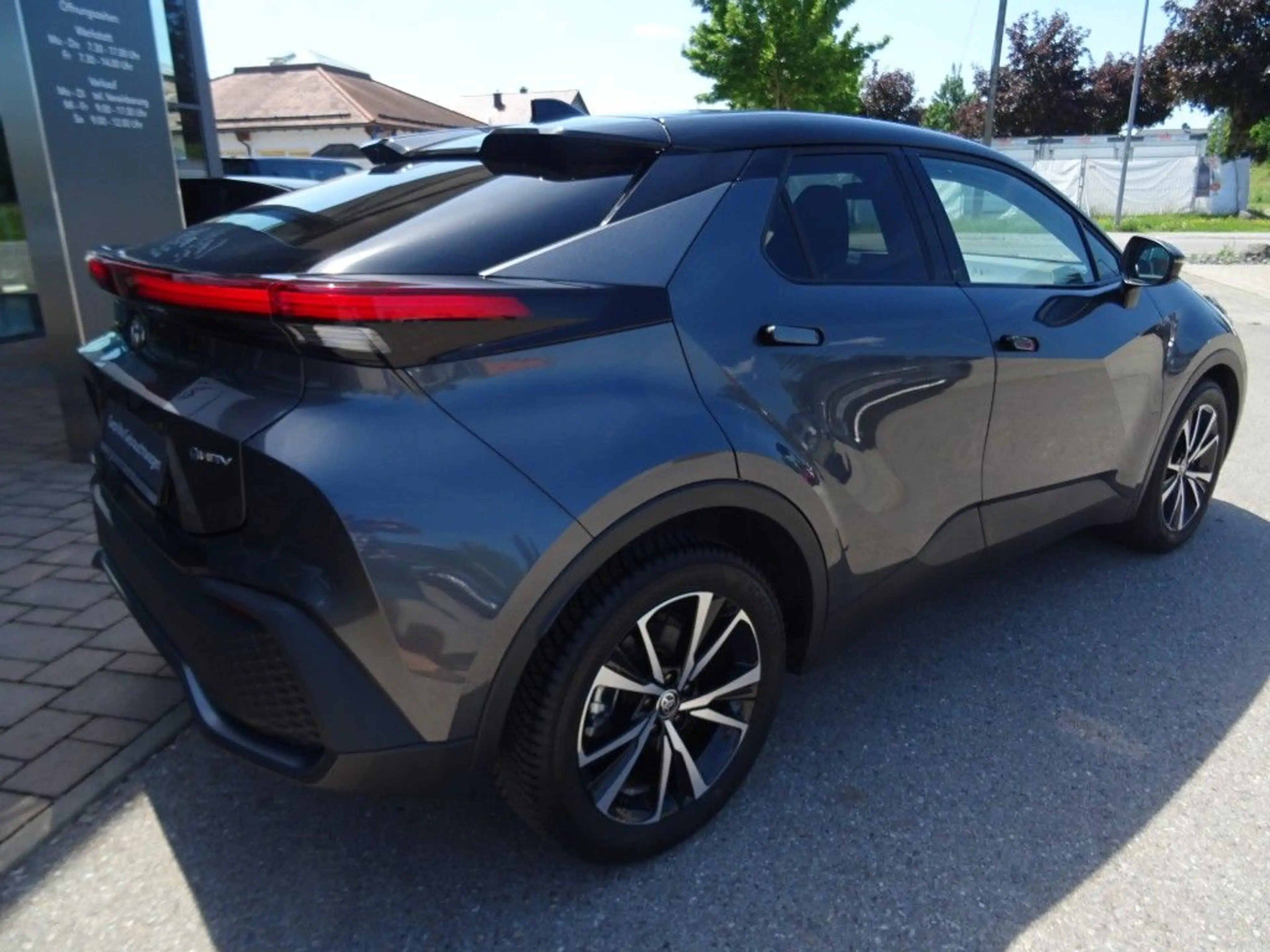 Toyota C-HR 1.8 Hybrid Team Deutschland + Technikpacket — photo 7