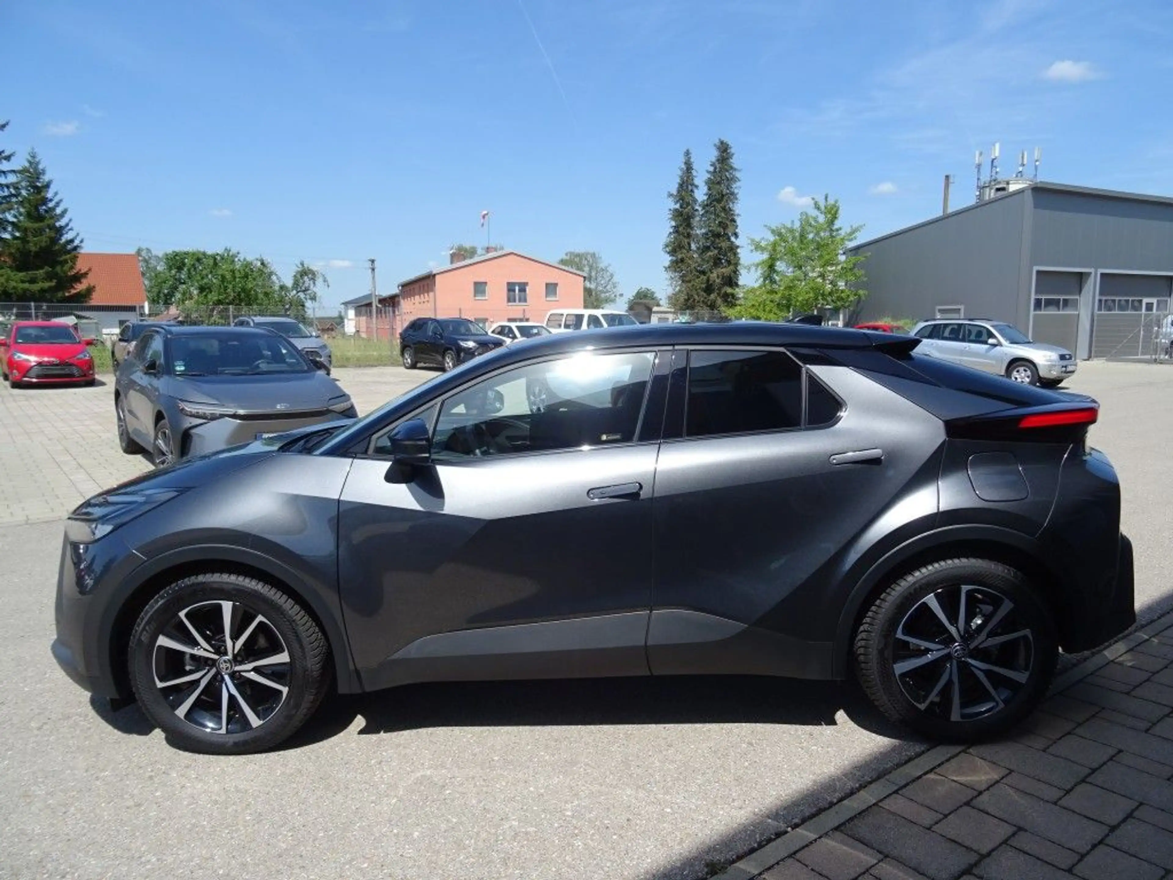 Toyota C-HR 1.8 Hybrid Team Deutschland + Technikpacket — photo 4