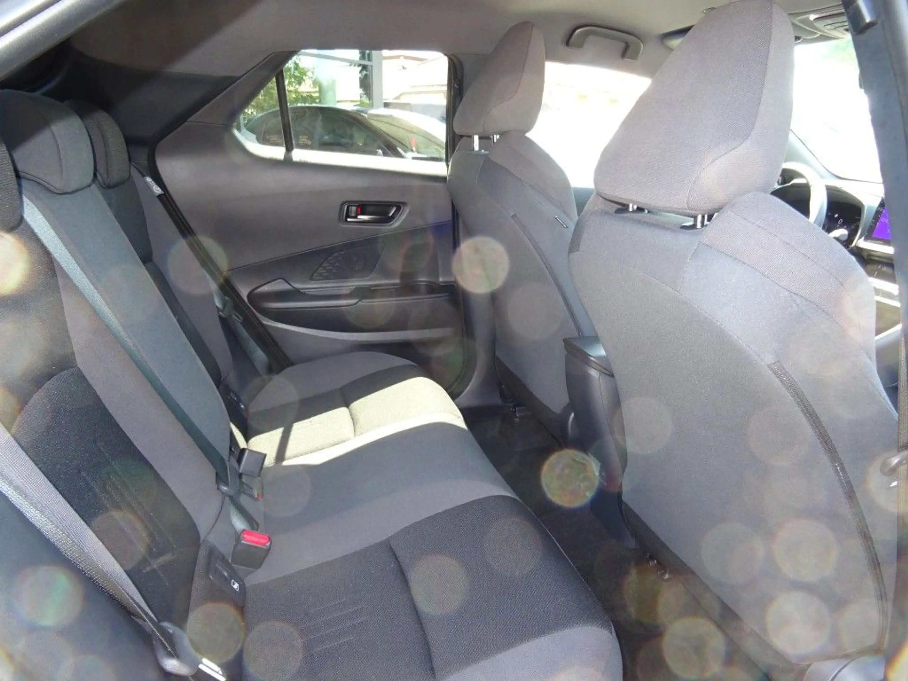 Toyota C-HR 1.8 Hybrid Team Deutschland + Technikpacket — photo 10
