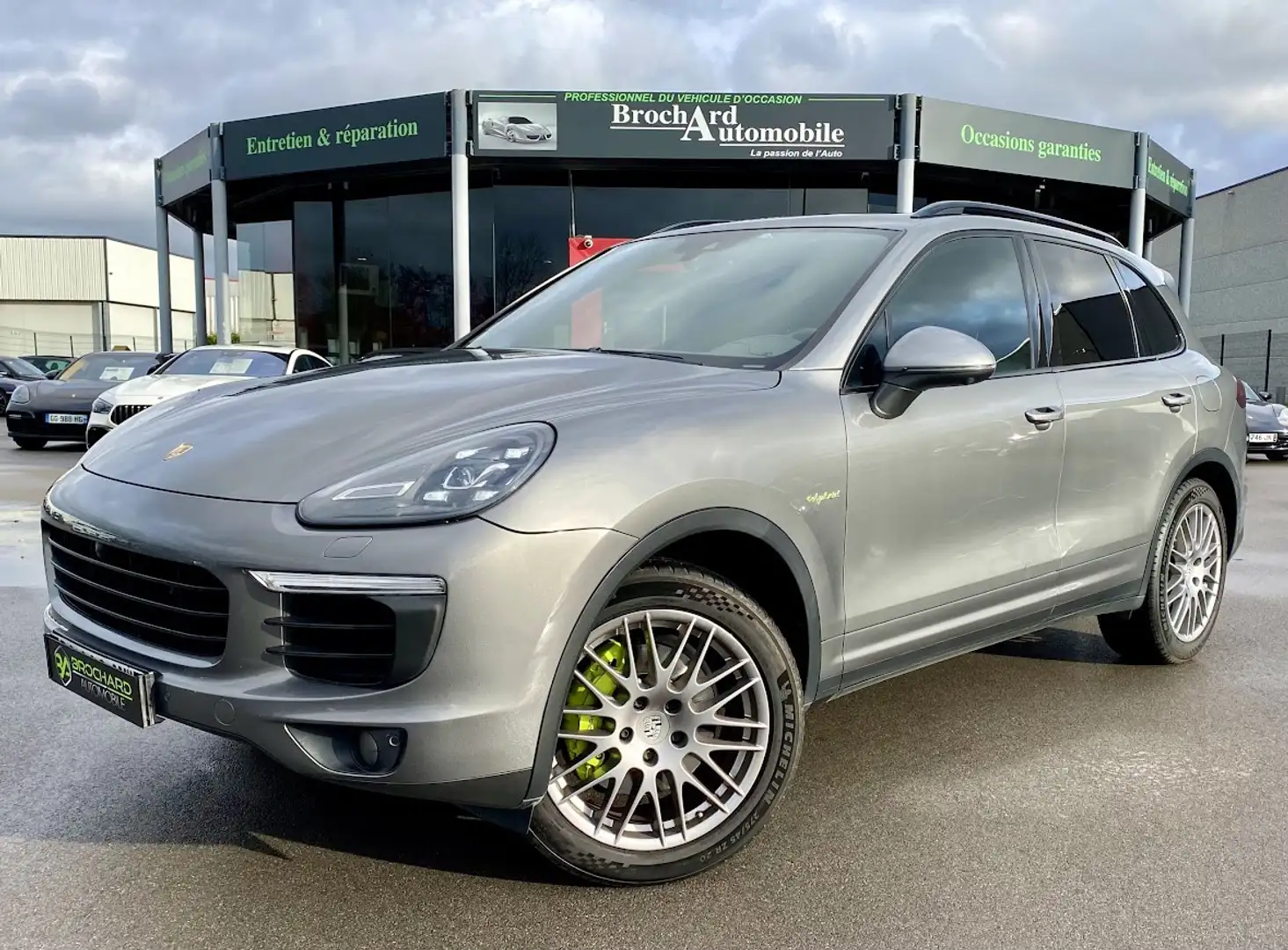 Porsche Cayenne S E-Hybrid / 3.0l V6 462 CH BVA 8 / Grijs - 1