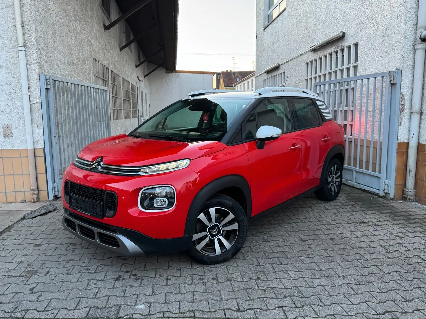 Citroen C3 Aircross Shine*Klima*Pano*1.Hd. Rot - 1