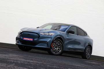 Long Range AWD Premium 351pk - Pano/Keyless/Memory