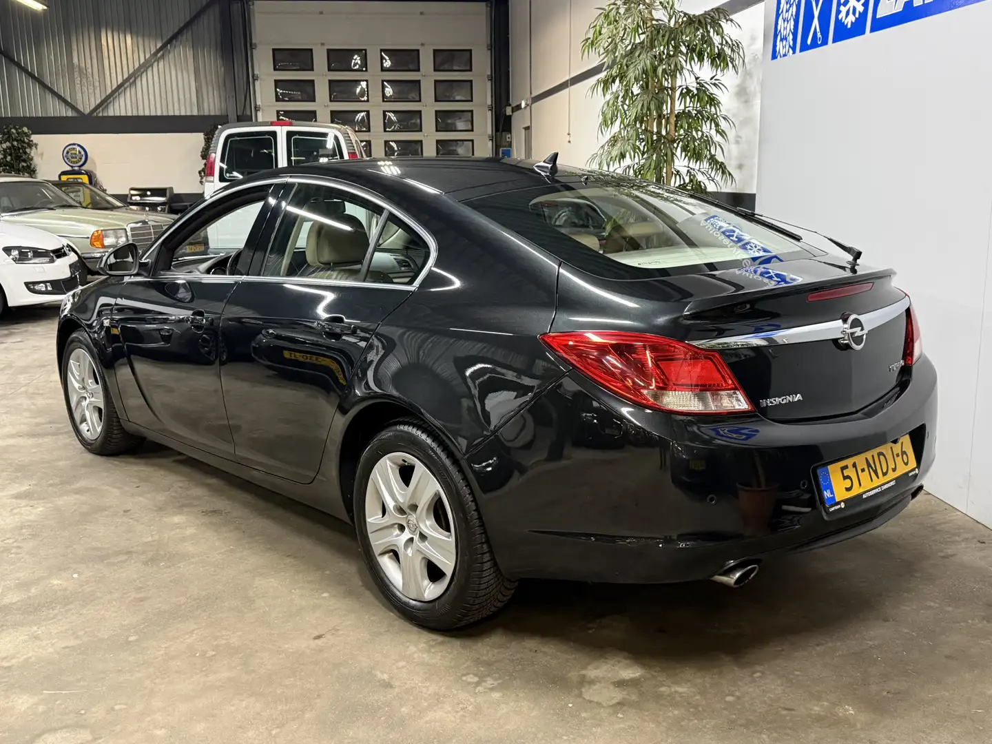 Opel Insignia 2.0 T Edition // Autom // leer Schwarz - 2