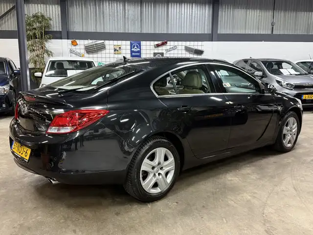 Opel Insignia view 3