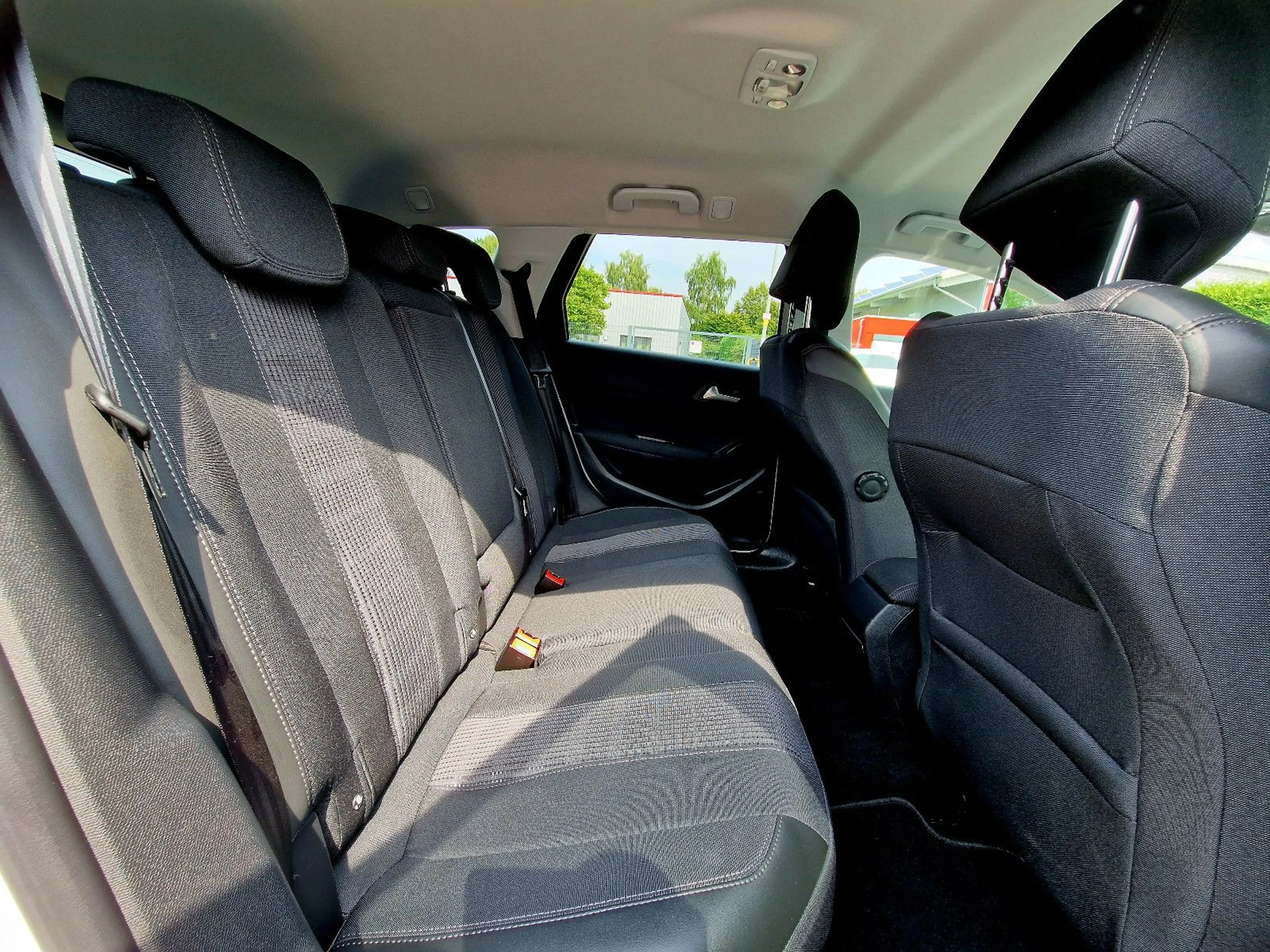 Peugeot 308 SW EAT8 Automatik (LED, SHZ, Kamera, Navi) — photo 15