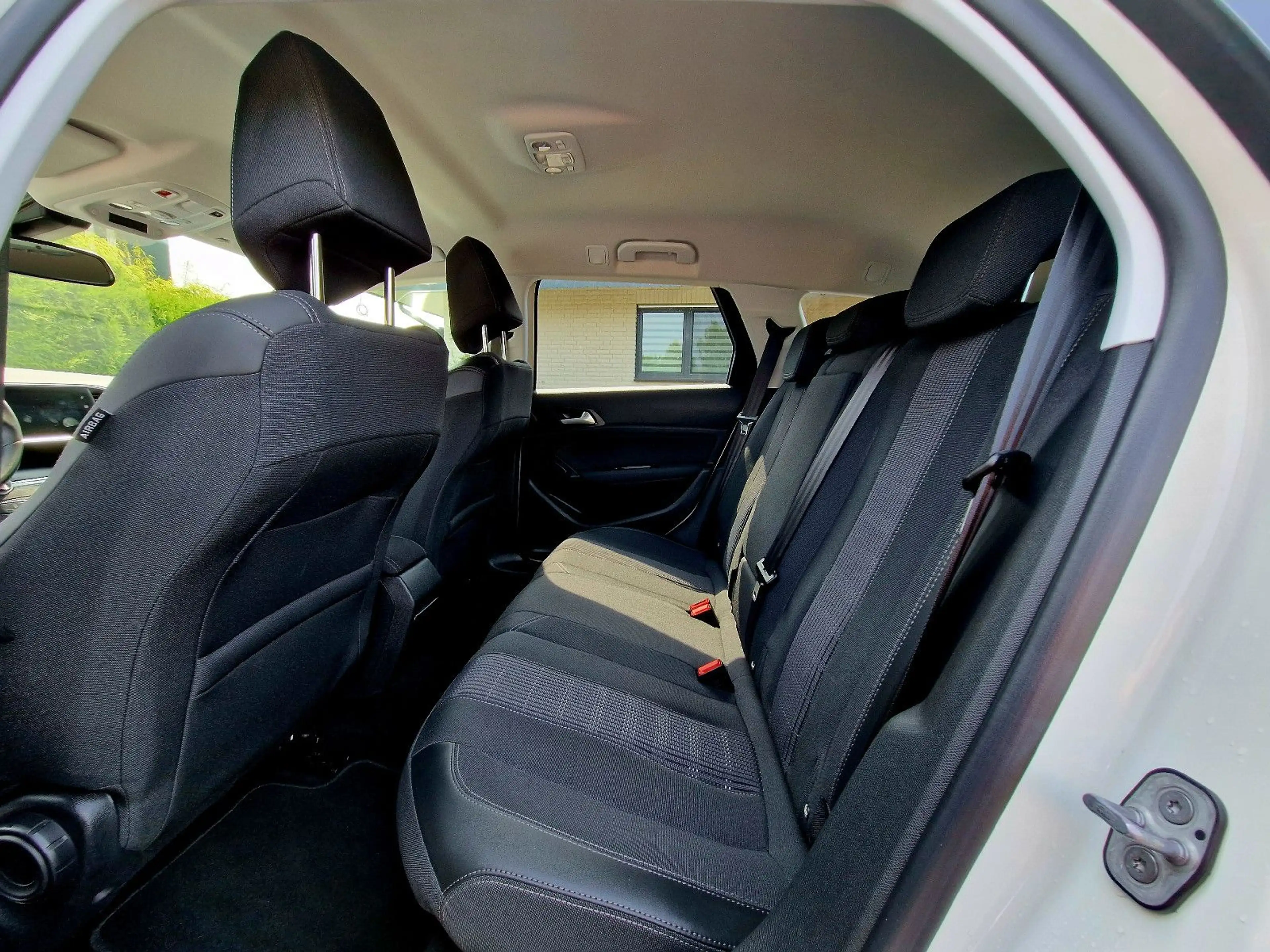 Peugeot 308 SW EAT8 Automatik (LED, SHZ, Kamera, Navi) — photo 13