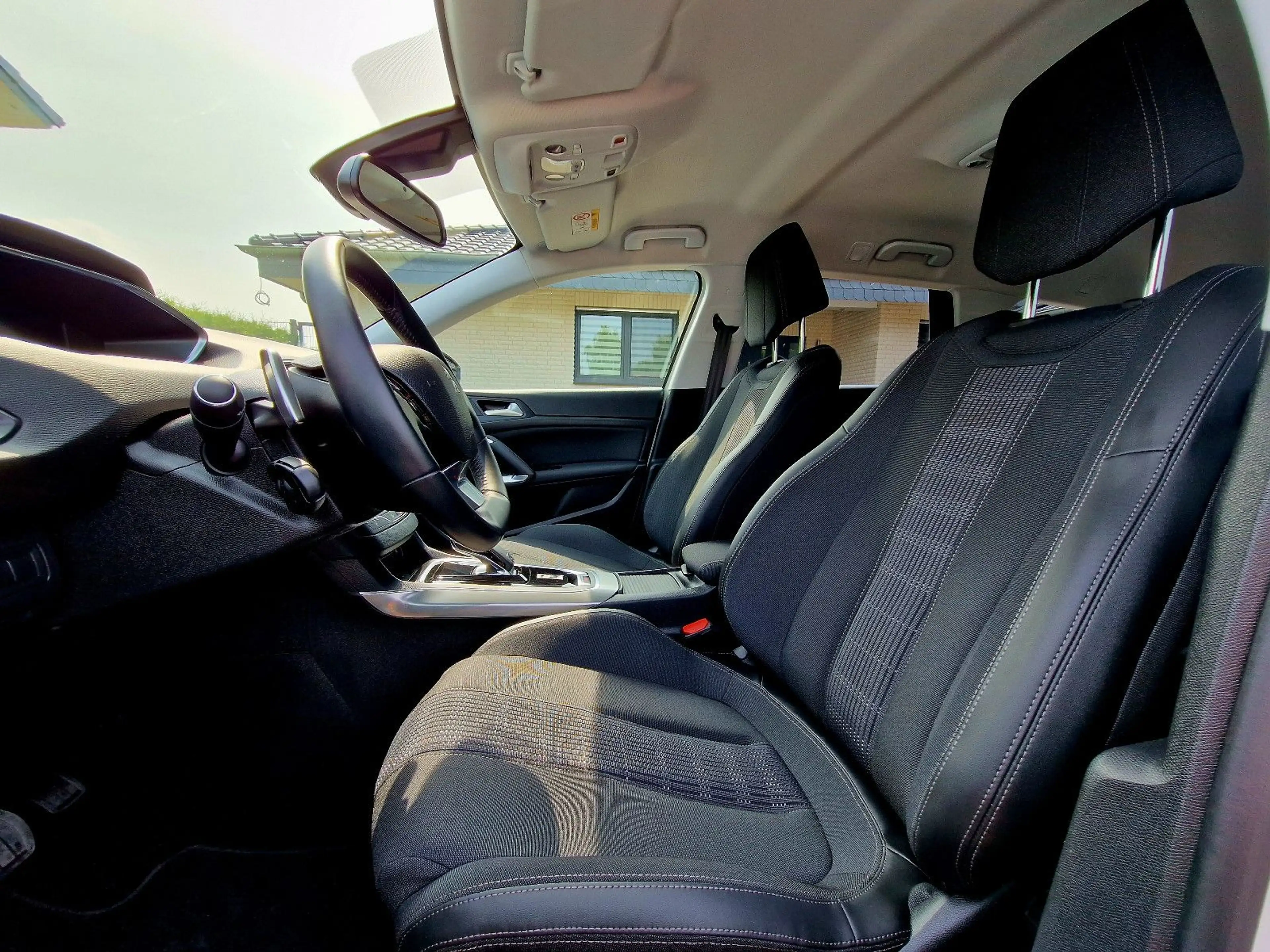 Peugeot 308 SW EAT8 Automatik (LED, SHZ, Kamera, Navi) — photo 12
