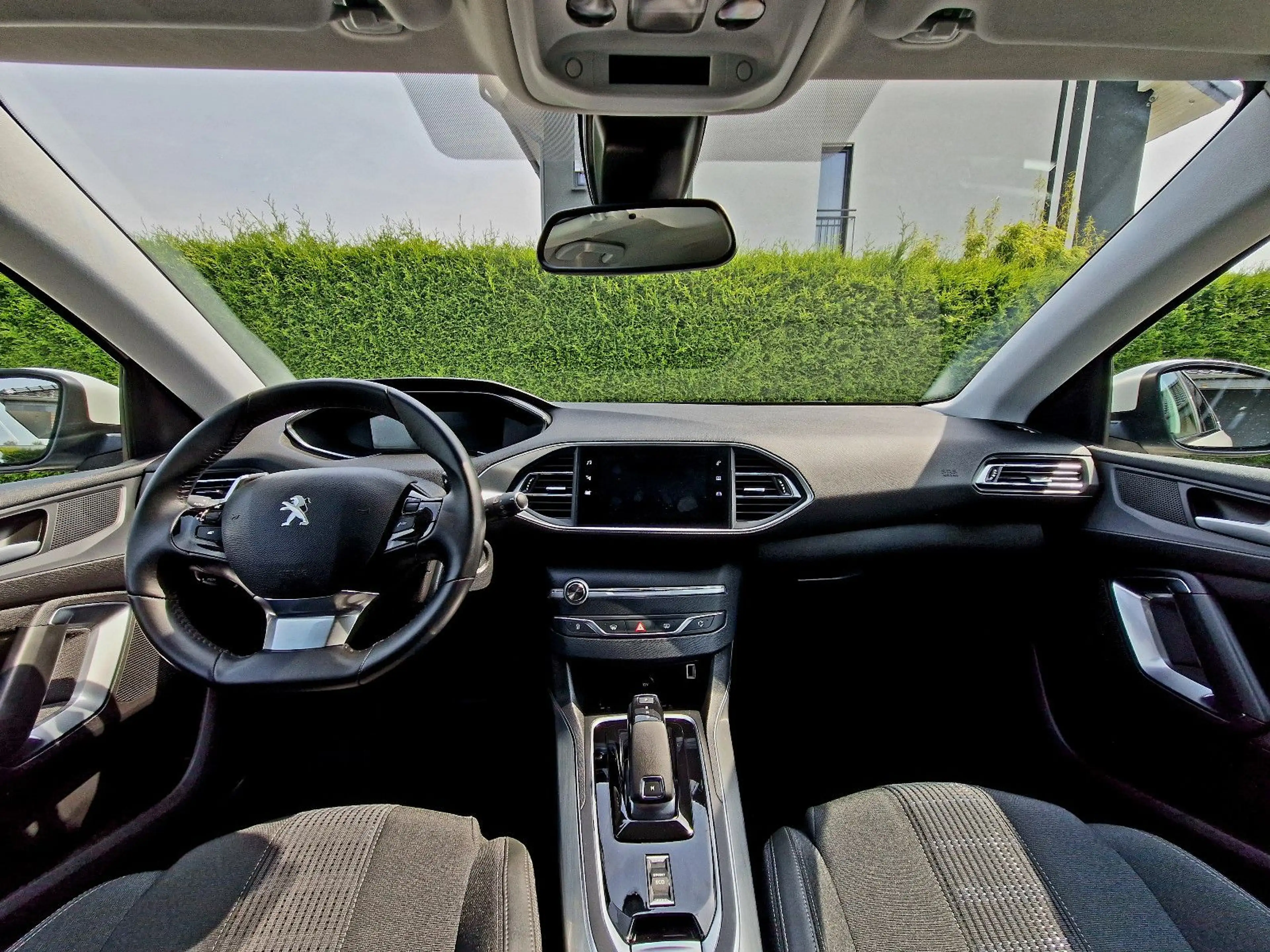 Peugeot 308 SW EAT8 Automatik (LED, SHZ, Kamera, Navi) — photo 10