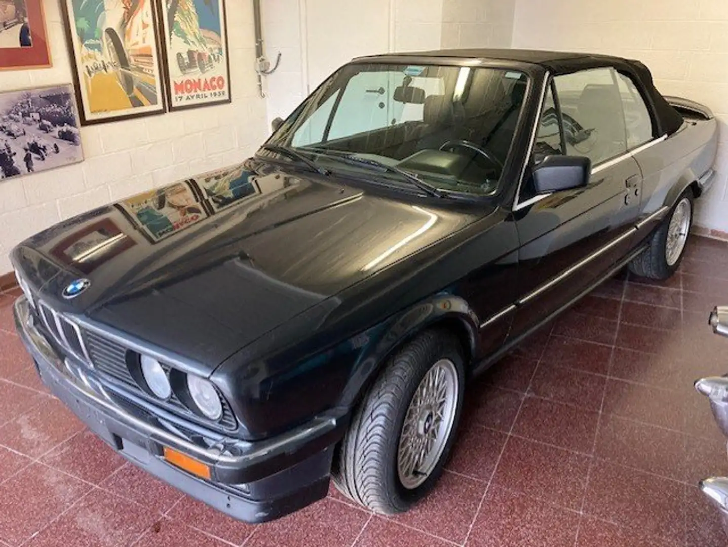 BMW 320 E30 320 i Noir - 1